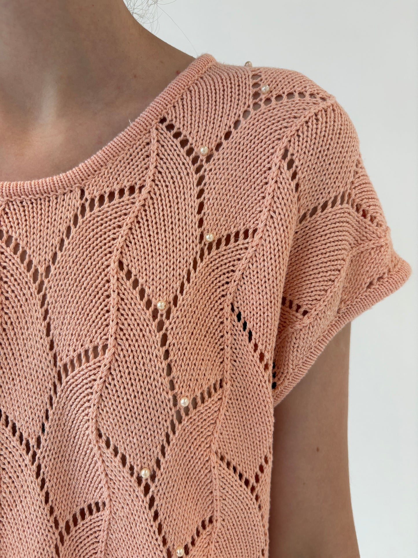 Top vintage dantelat light salmon pink cu perlute