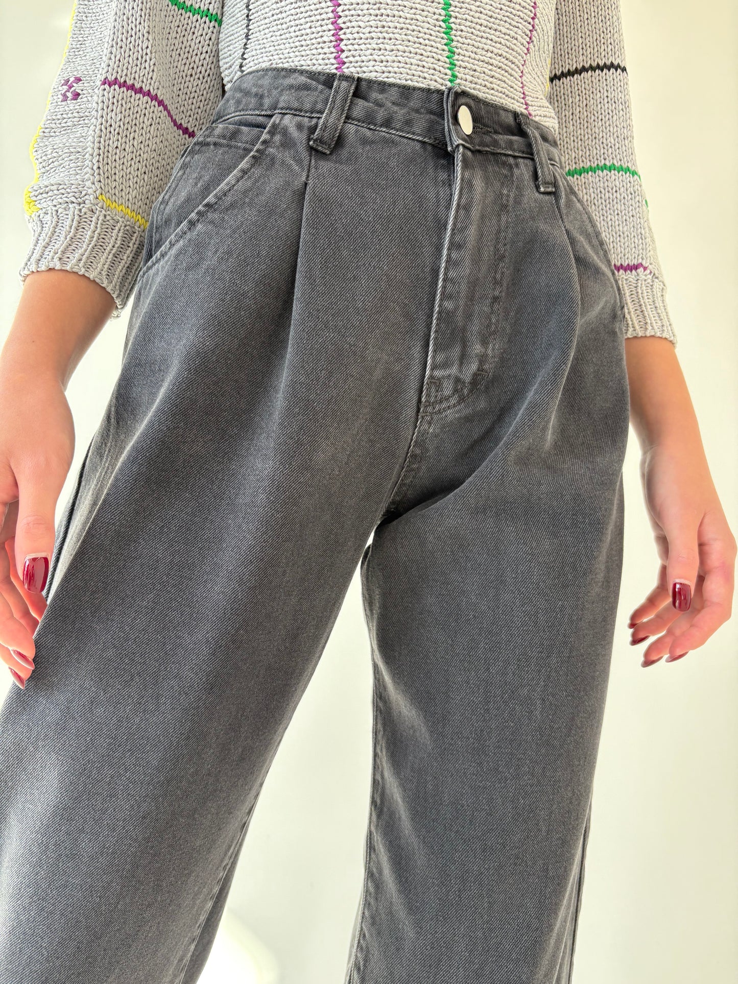 Jeans mom fit cu talie ultra înaltă și pense în croi baloon