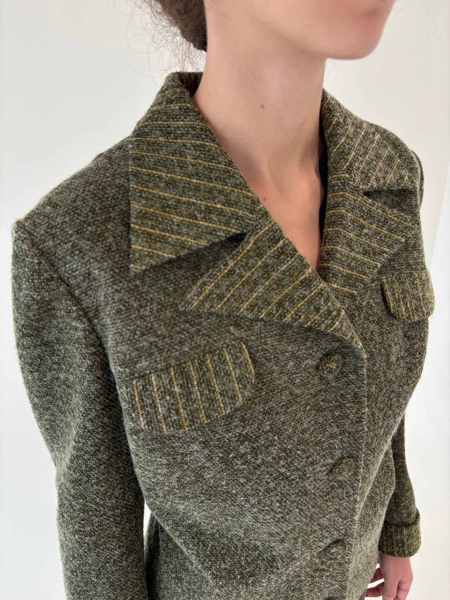 Sacou vintage cambrat din boucle de lana axtrafina în nuanțe de verde
