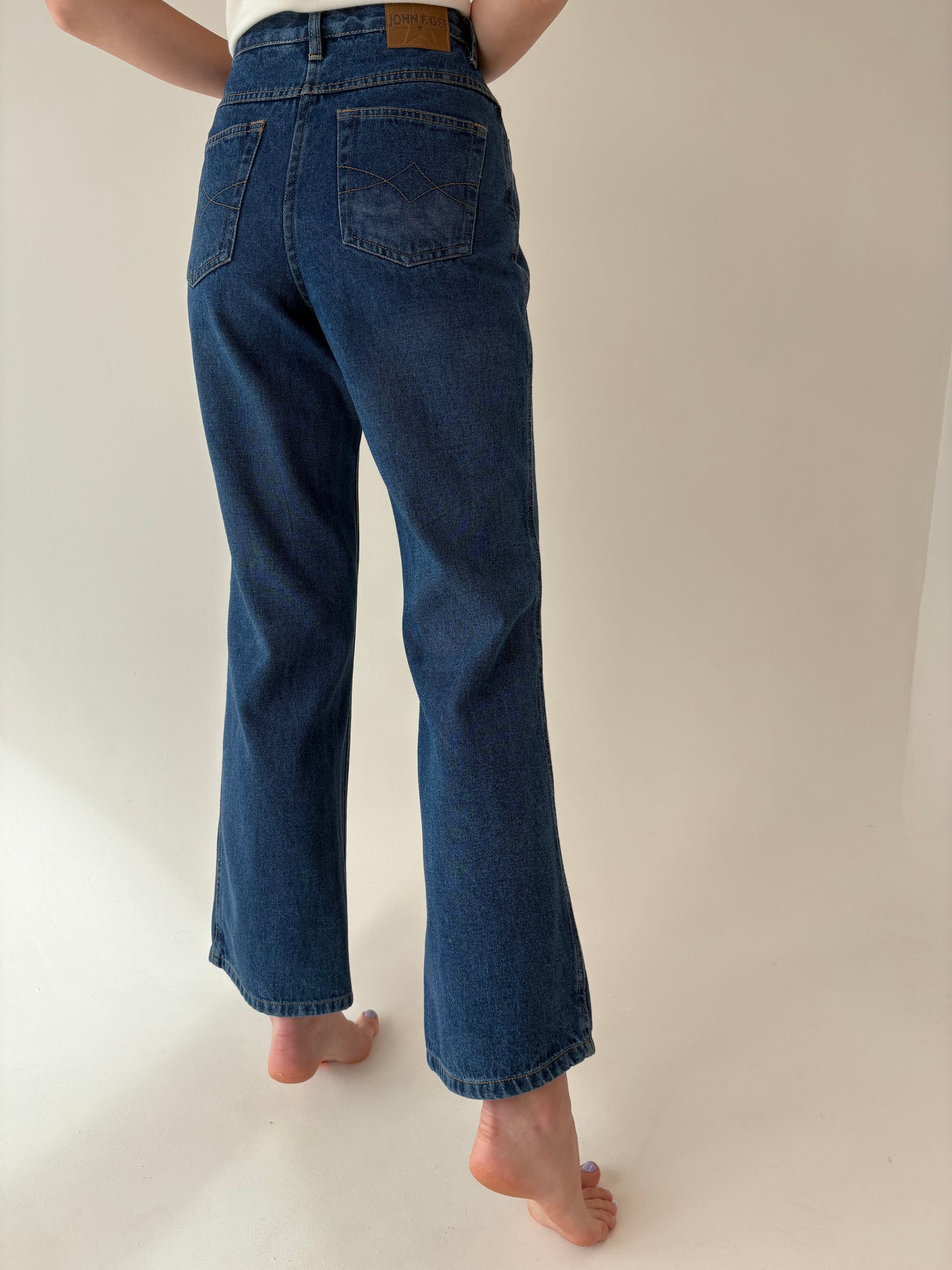 Jeans vintage dark wash evazați cu talie înaltă