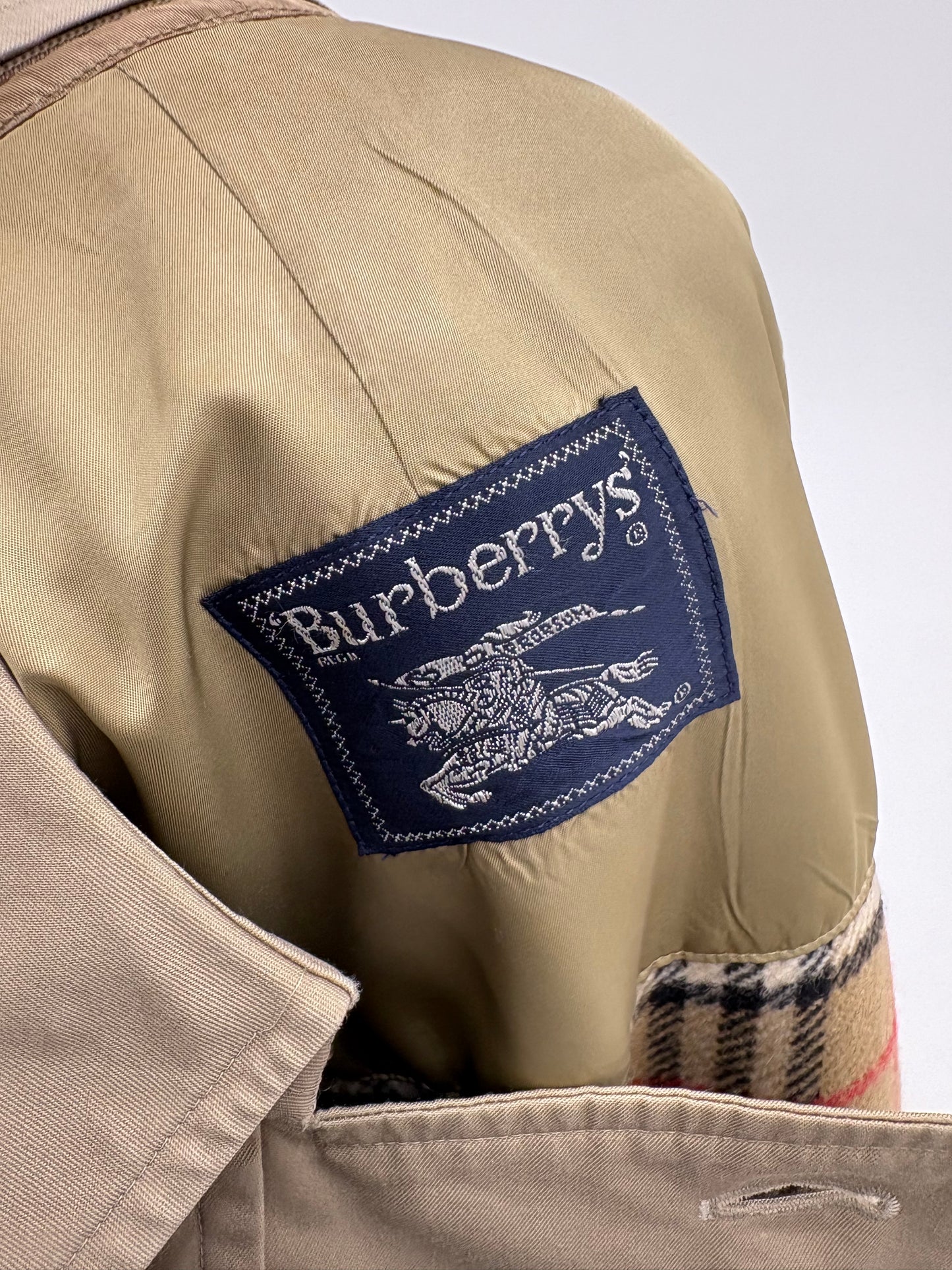 Trench high end Burberry tall de toamnă-iarnă cu liner de lana detașabil