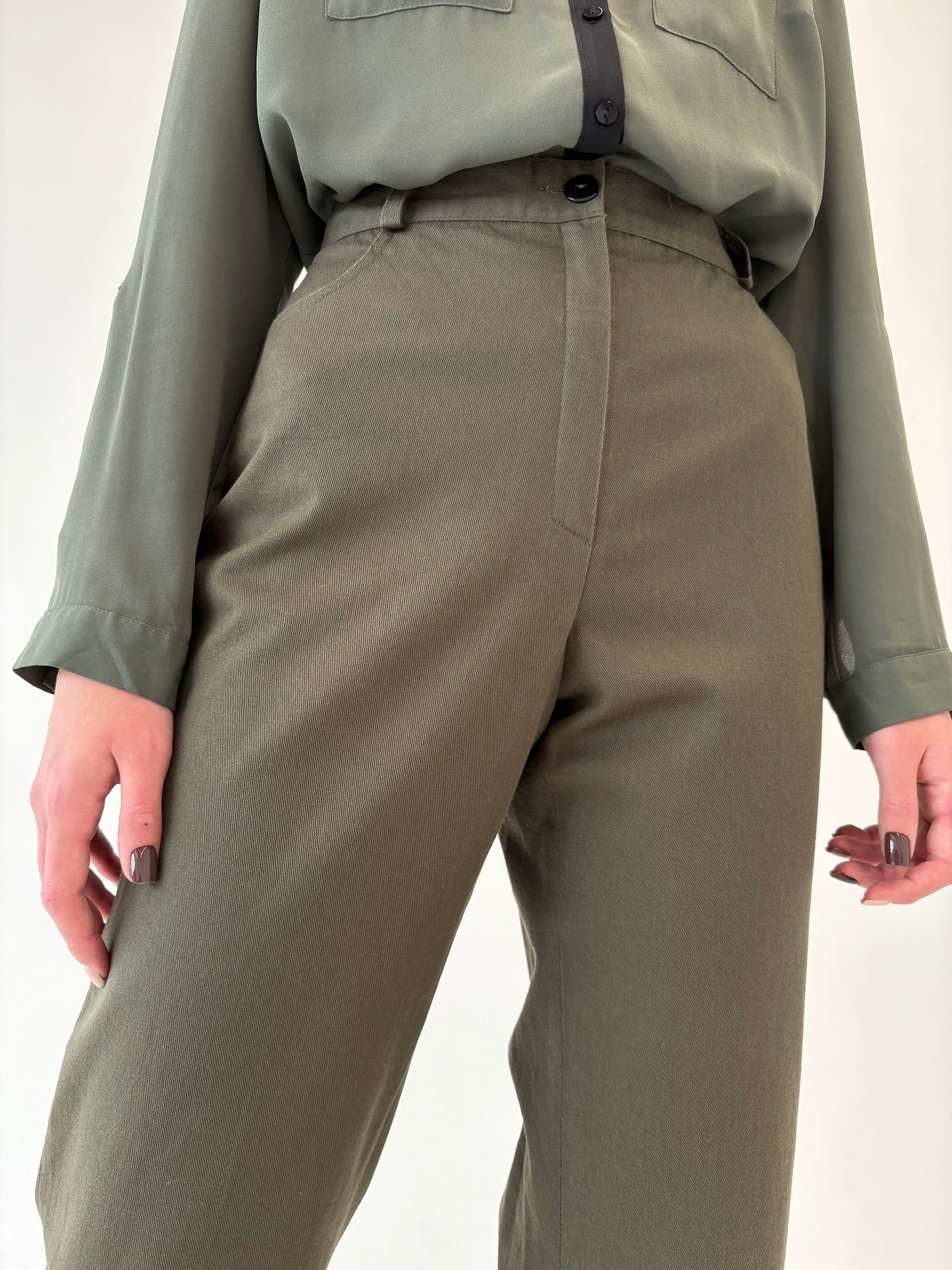 Pantaloni din gabardină kaki de bumbac modelatoare