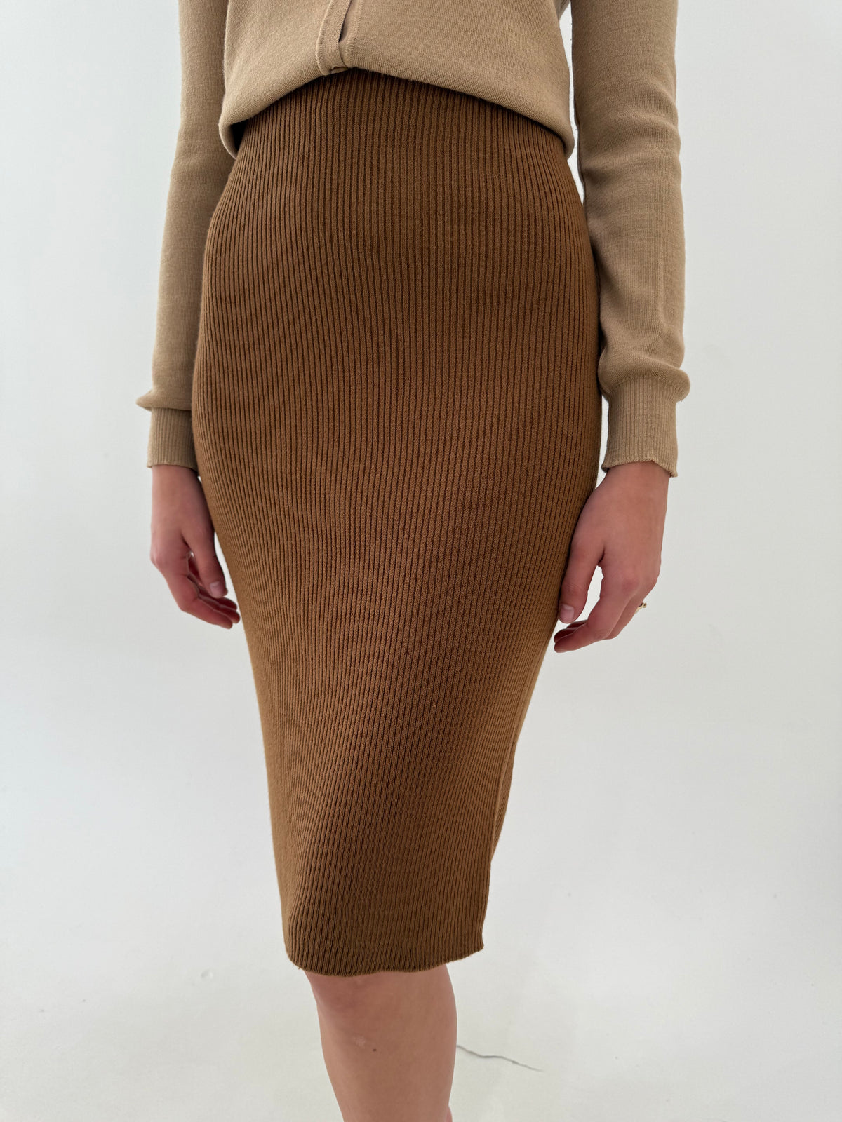 Fustă creion din triocot caramel ribbed de lana extrafina midi