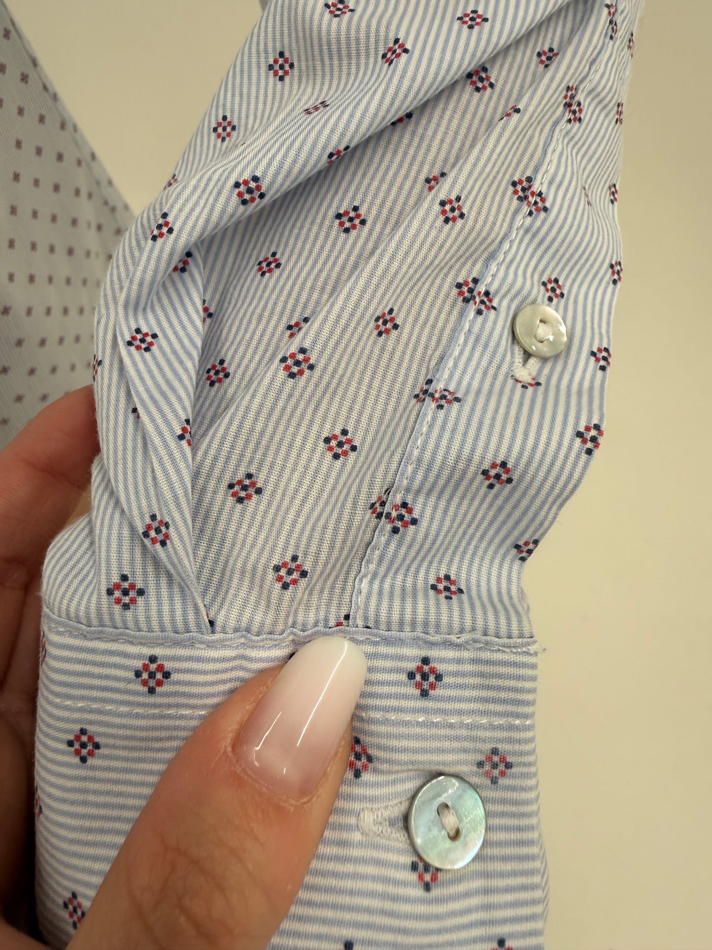 Cămașa premium baby blue în croi ușor cambrat din poplin confort