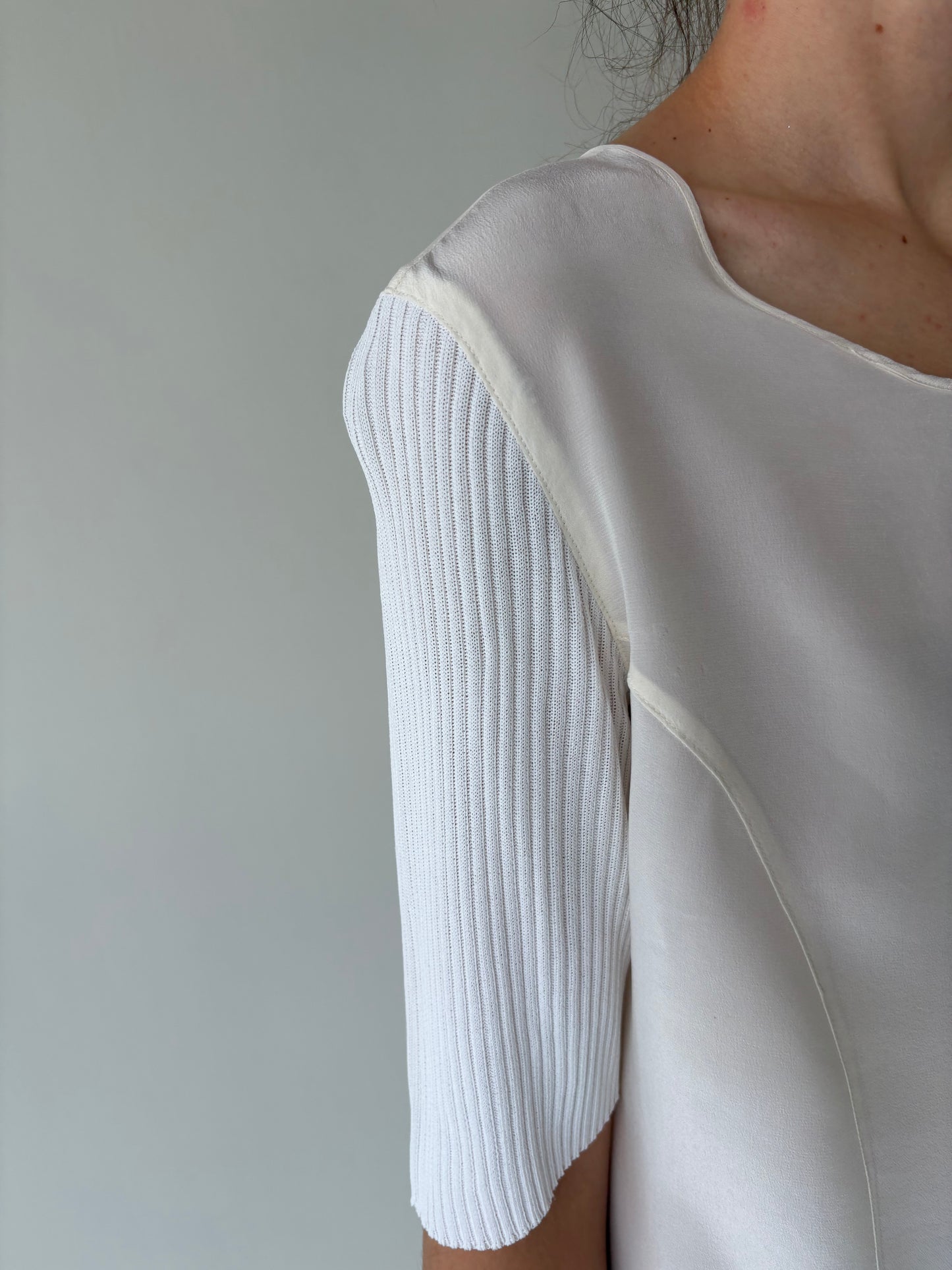 Top italian din mătase naturală în croi minimalist