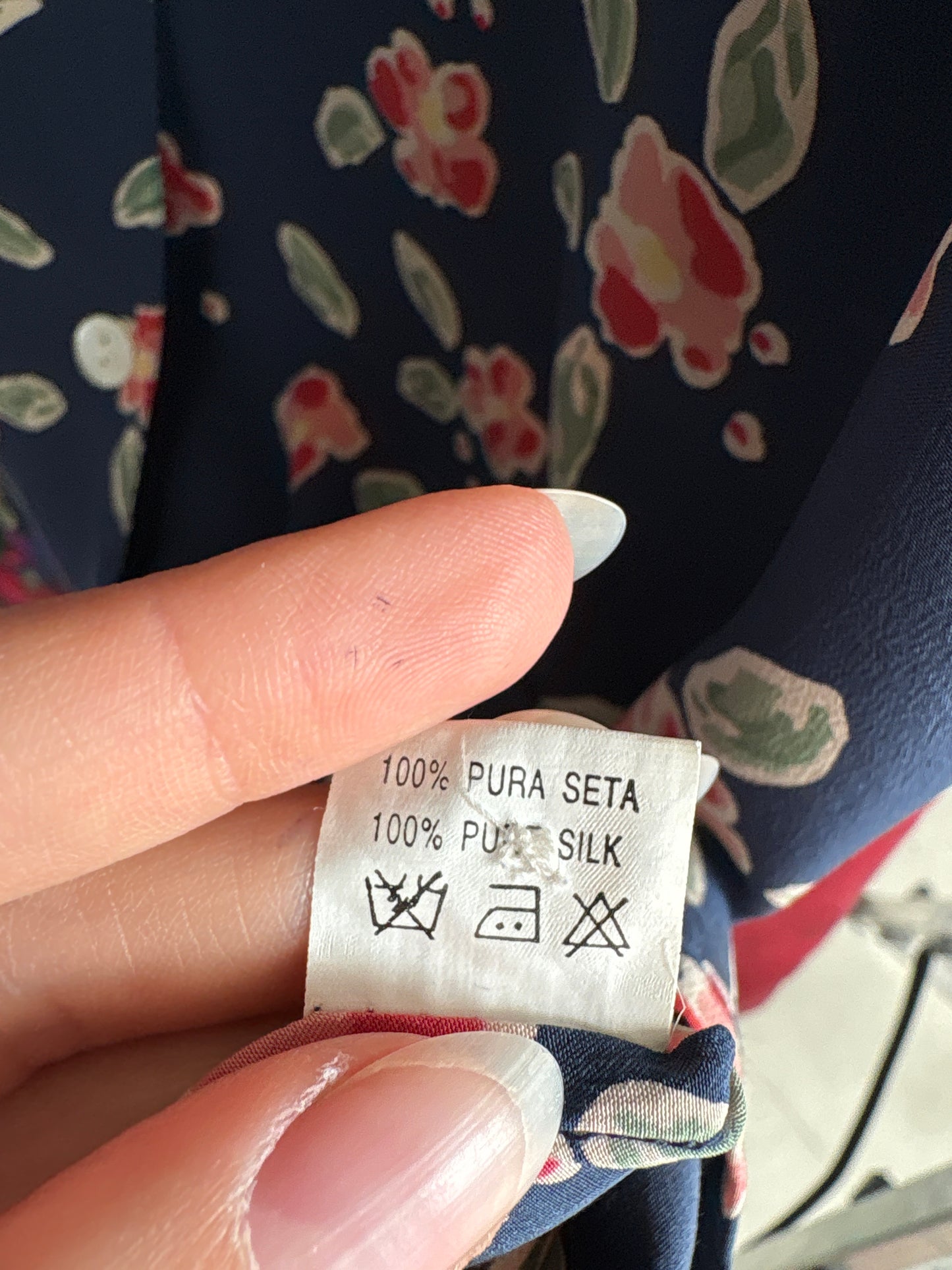 Cămașa din mătase naturală Navy cu print floral stilizat