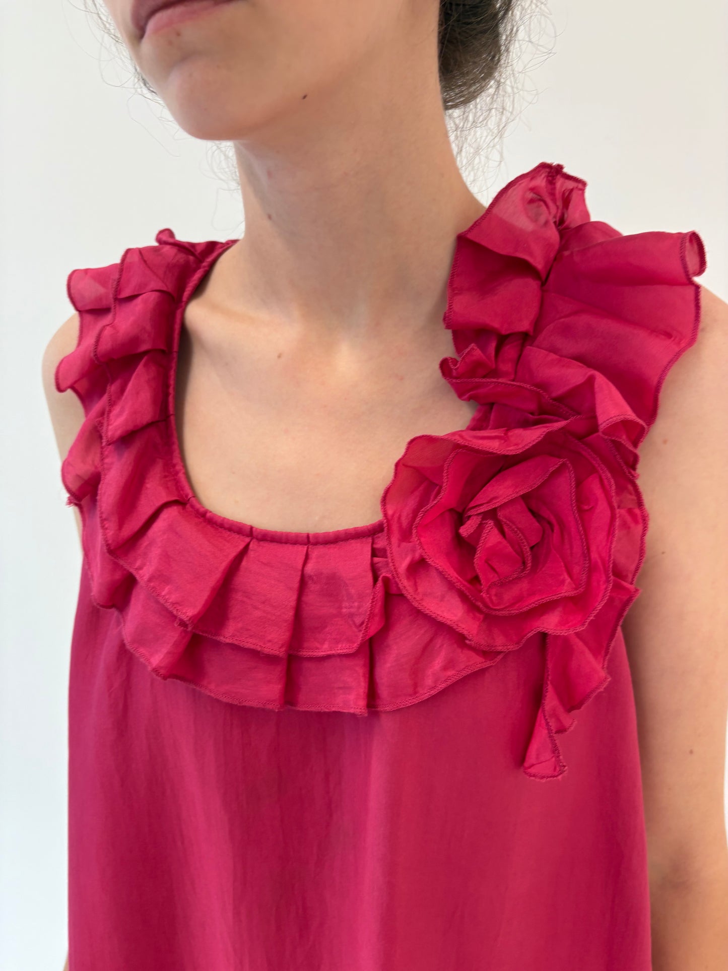 Rochie rasberry red din mătase naturală în croi lejer cu guler 3D