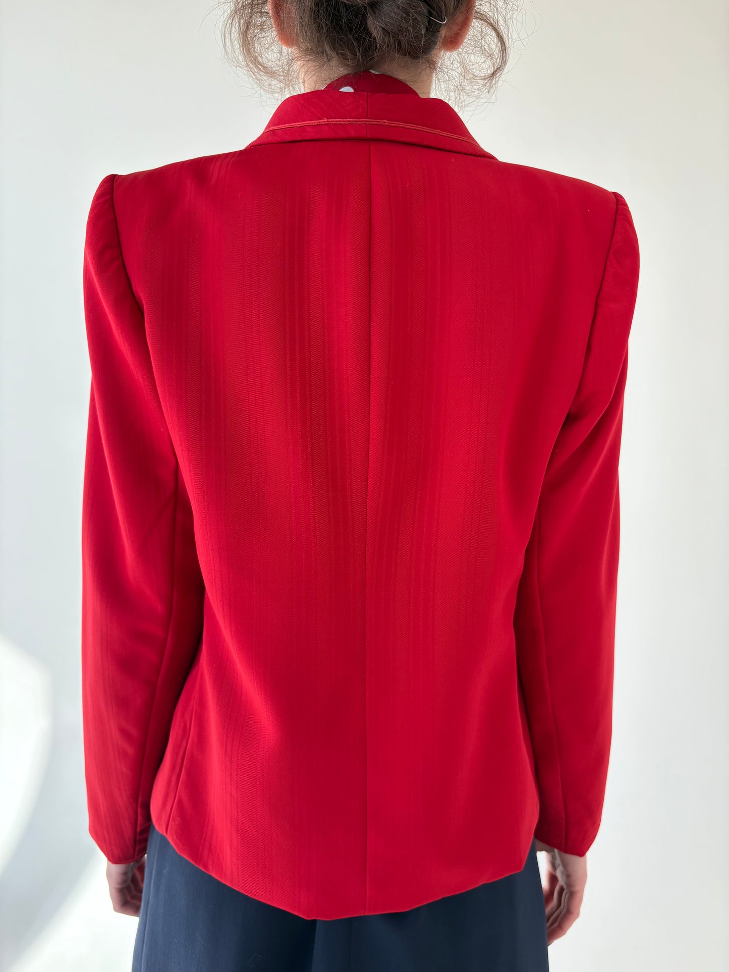 Sacou vintage ușor cambrat cherry red din stofă de lana extrafina
