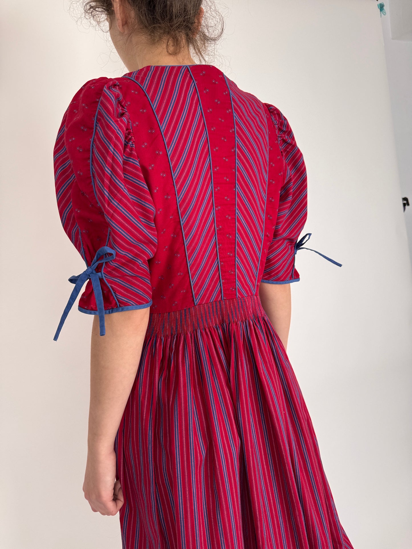 Rochie vintage burgundy din pânză de bumbac cu corsaj