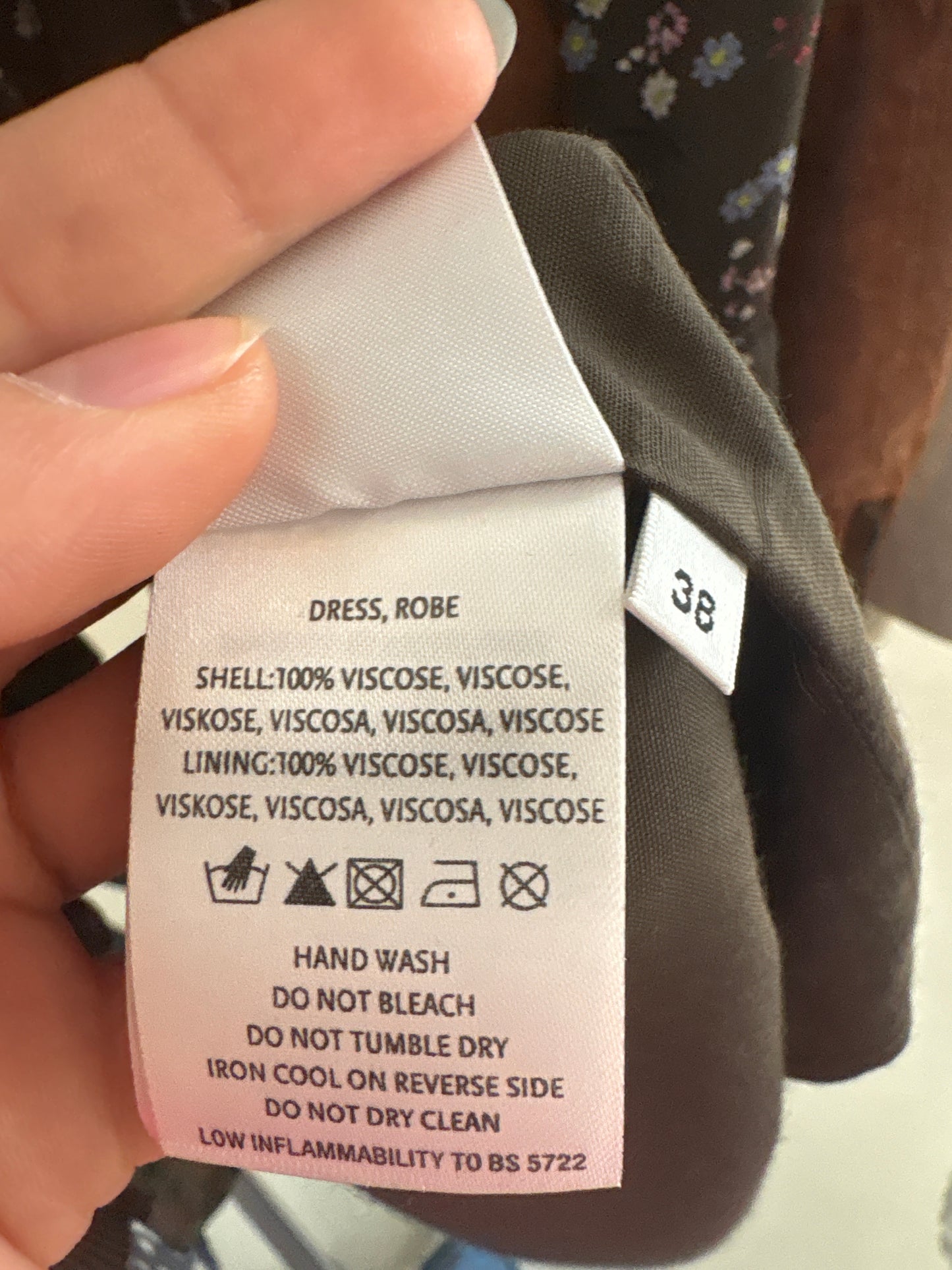 Rochie de designer Essentiel Antwerp în croi petrecut și mâneci evazate