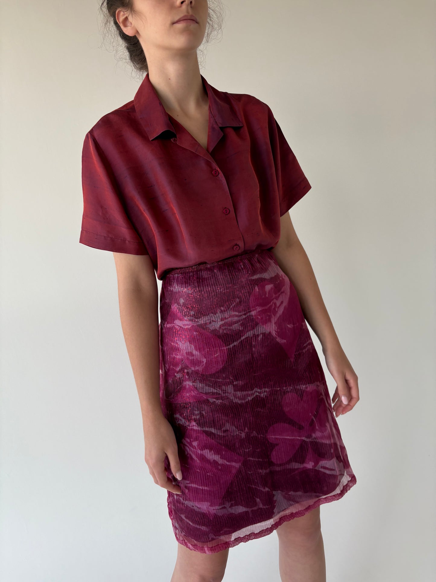 Fustă deosebită din organza texturată în tonuri de fucsia