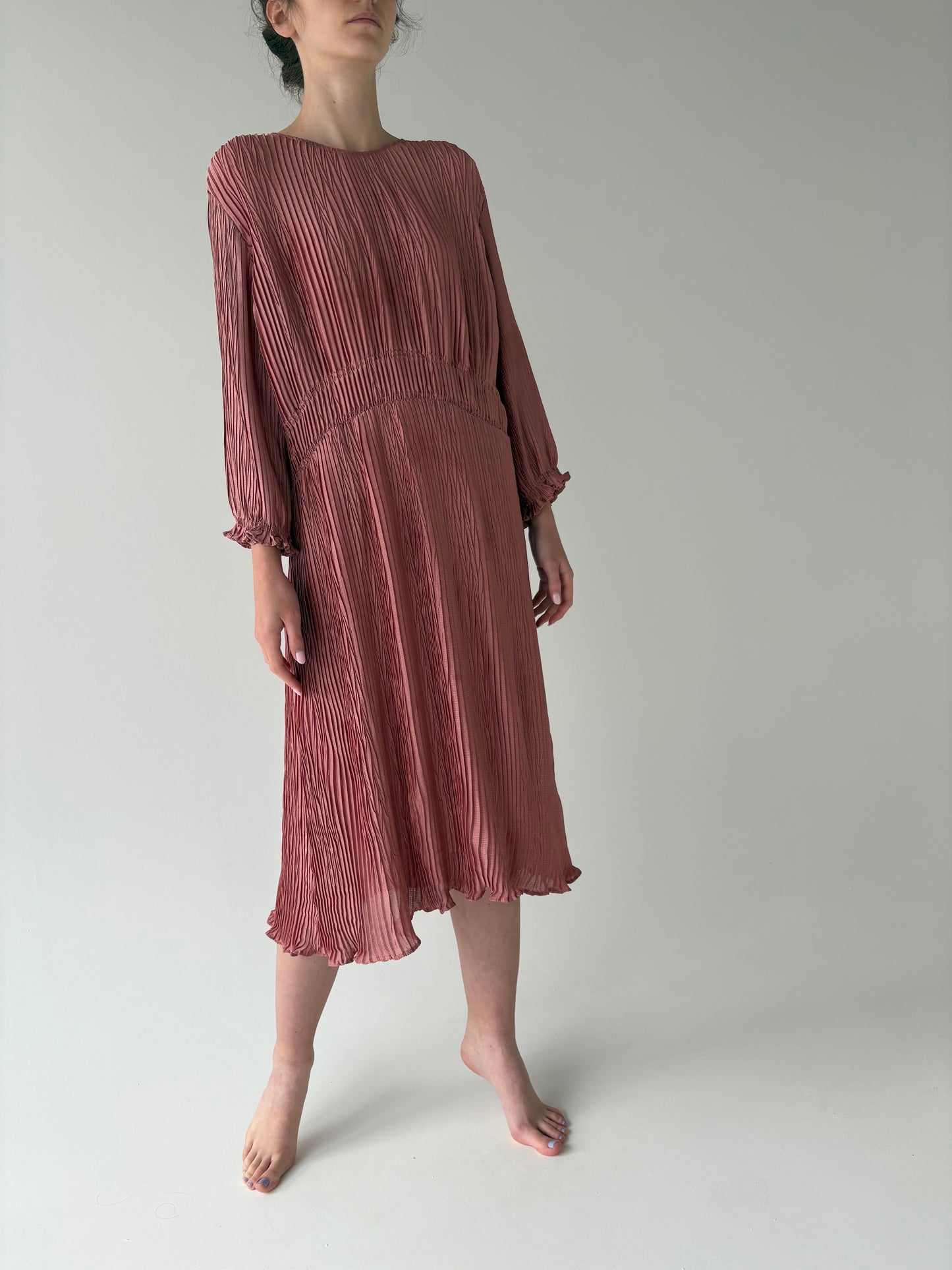 Rochie texturată Old dusty pink cu talie ușor marcată