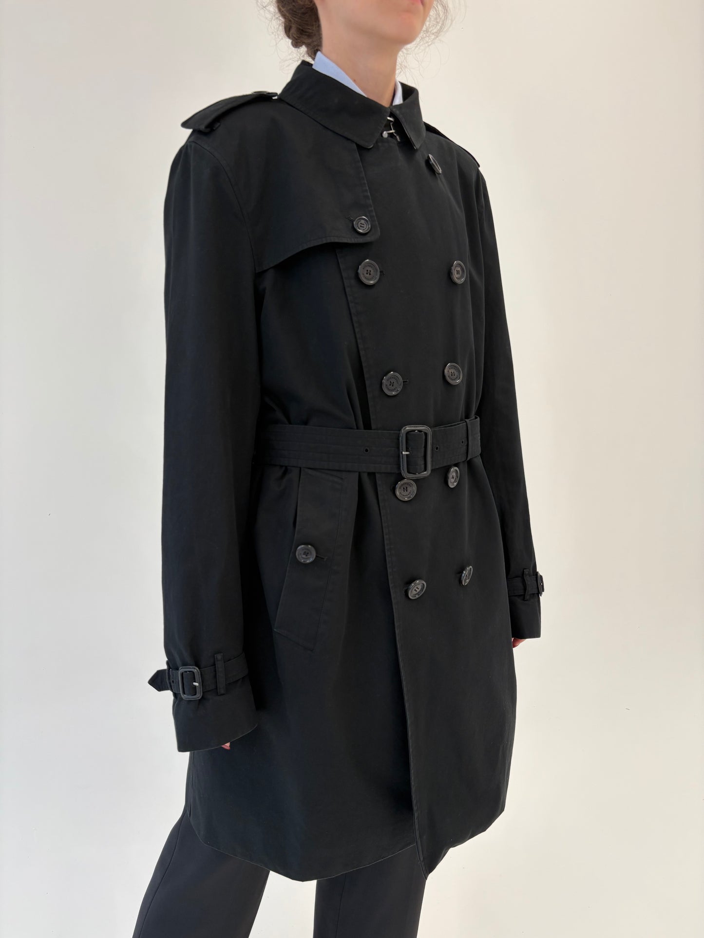Trench Burberry negru model Kensington Heritage