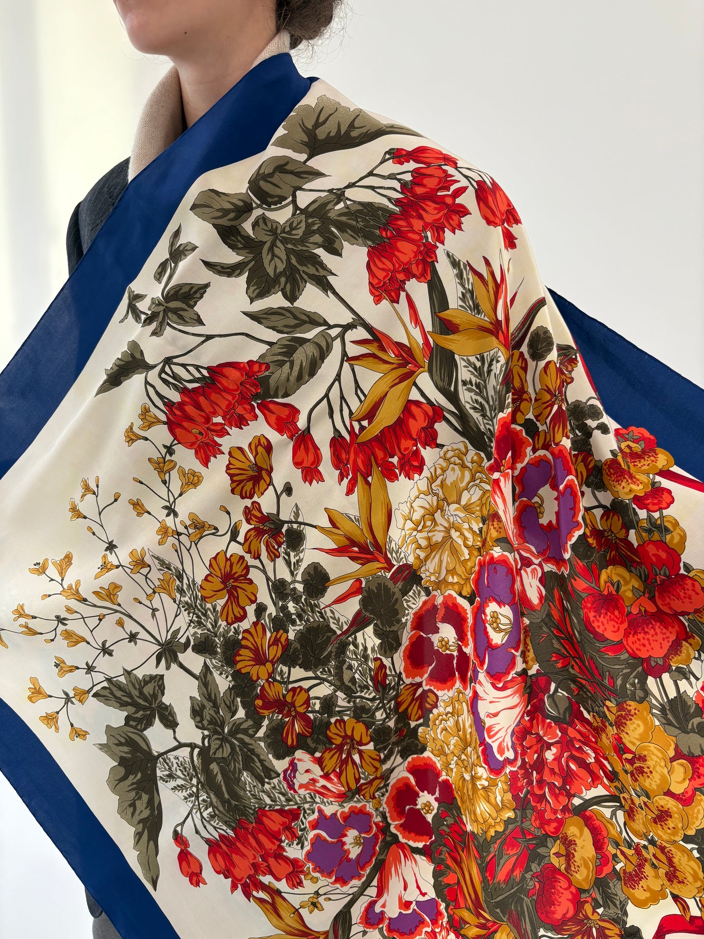 Eșarfă XL cu print floral superb din mătase naturală