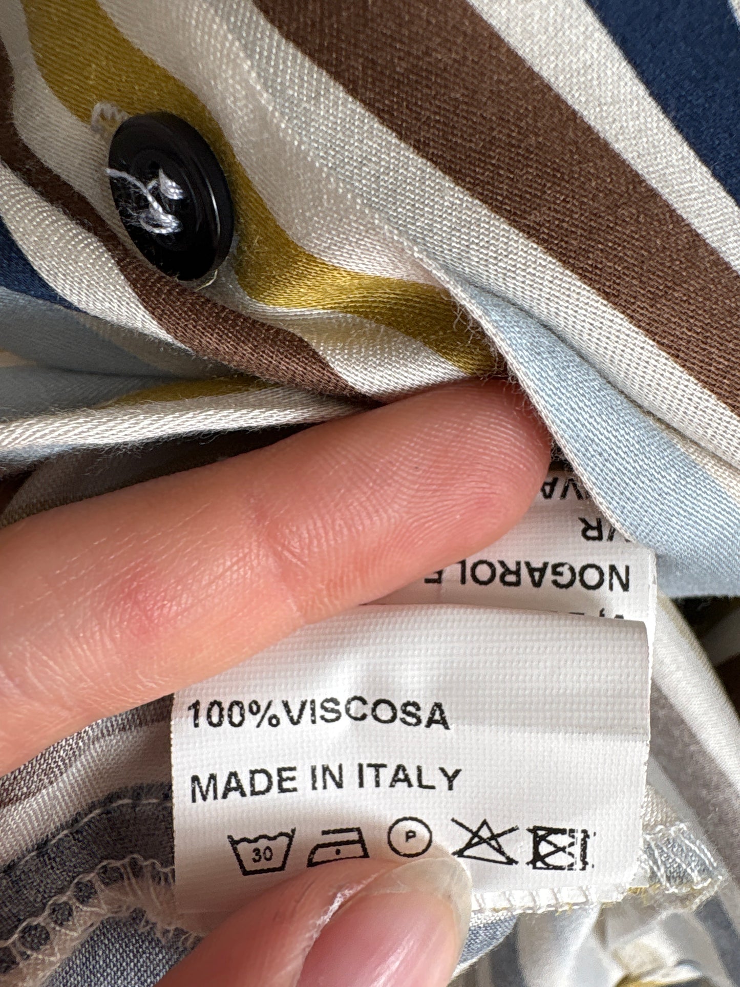 Cămașa premium italian în dungi verticale și croi ușor cambrat