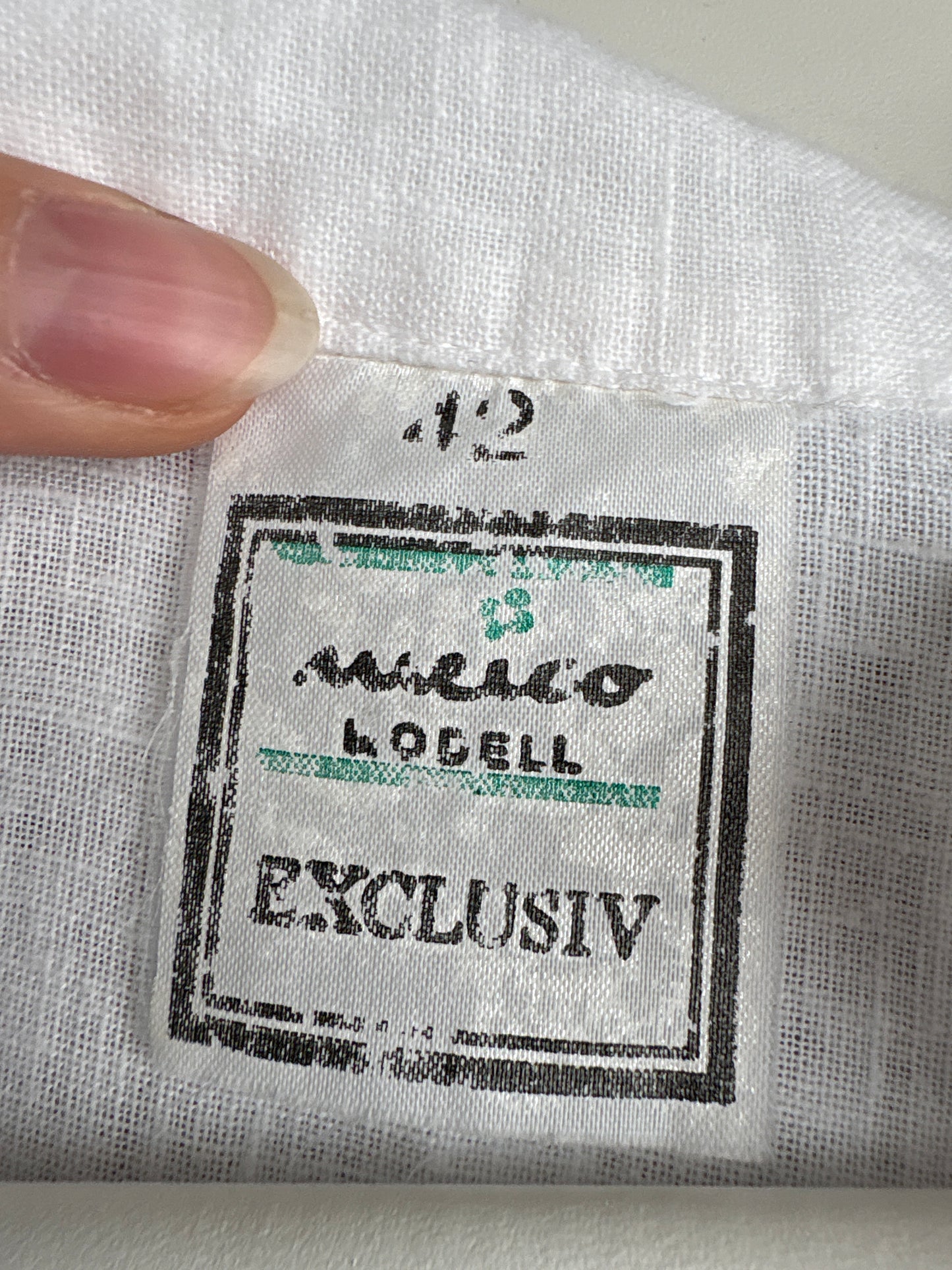 Cămașa vintage din pânză cu broderie anglaise și bust drapat