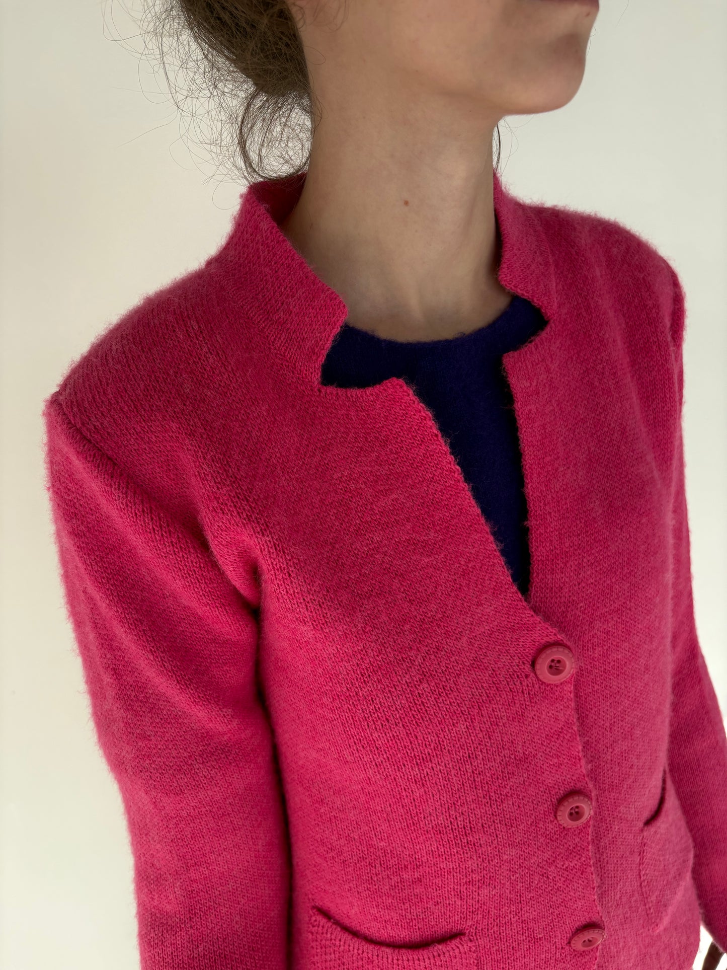 Cardigan tip sacou fucsia din lana extrafina de gramaj mare