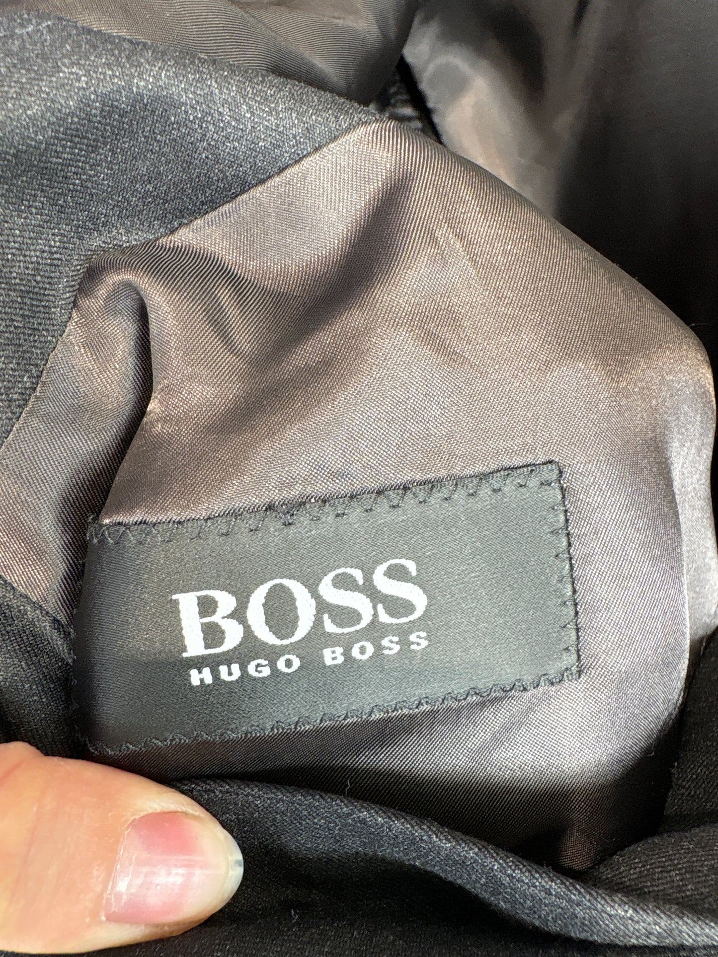 Sacou Hugo Boss din lana pura extrafina certificată în croi actual
