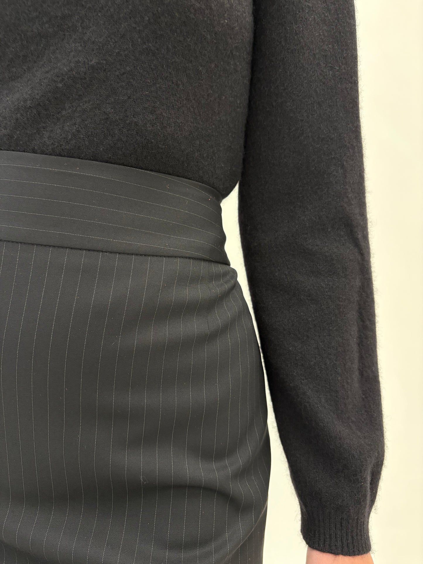 Fustă Hugo Boss din lana extrafina cu dungi fine ivoire verticale
