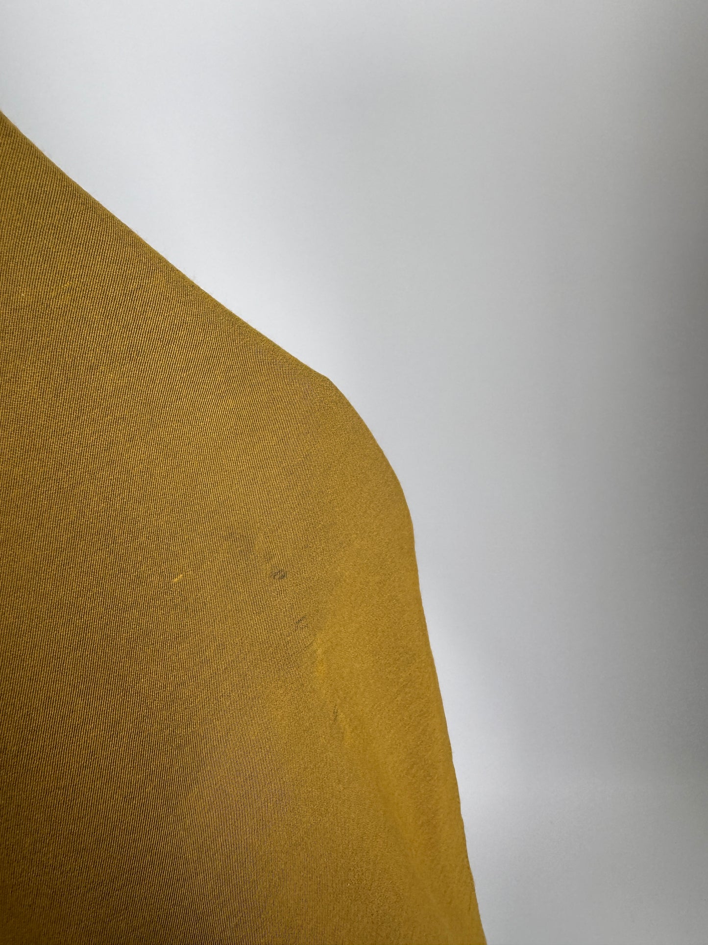 Sacou mustariu de vară în croi minimalist cu nasturi metalici bronz