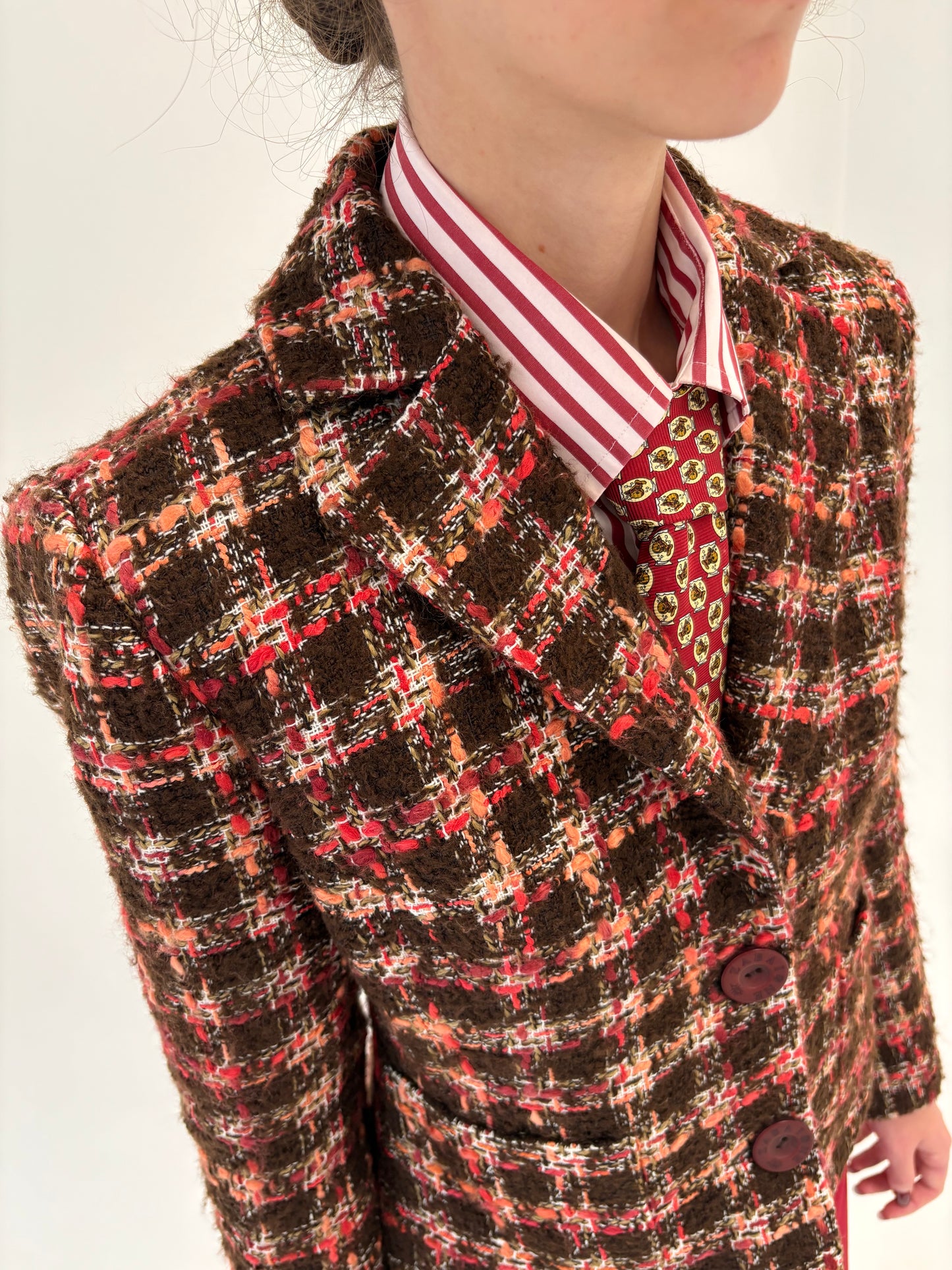 Sacou italian din tweed în stil Chanel în croi ușor cambrat
