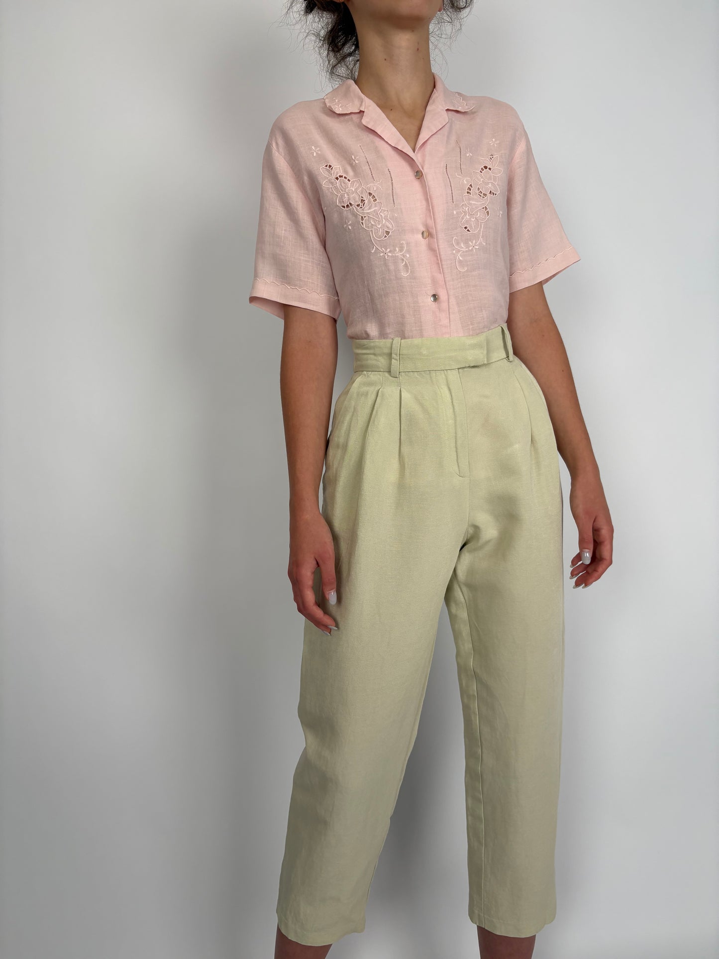 Pantaloni light nude cu talie ultra înaltă și pense din pânză