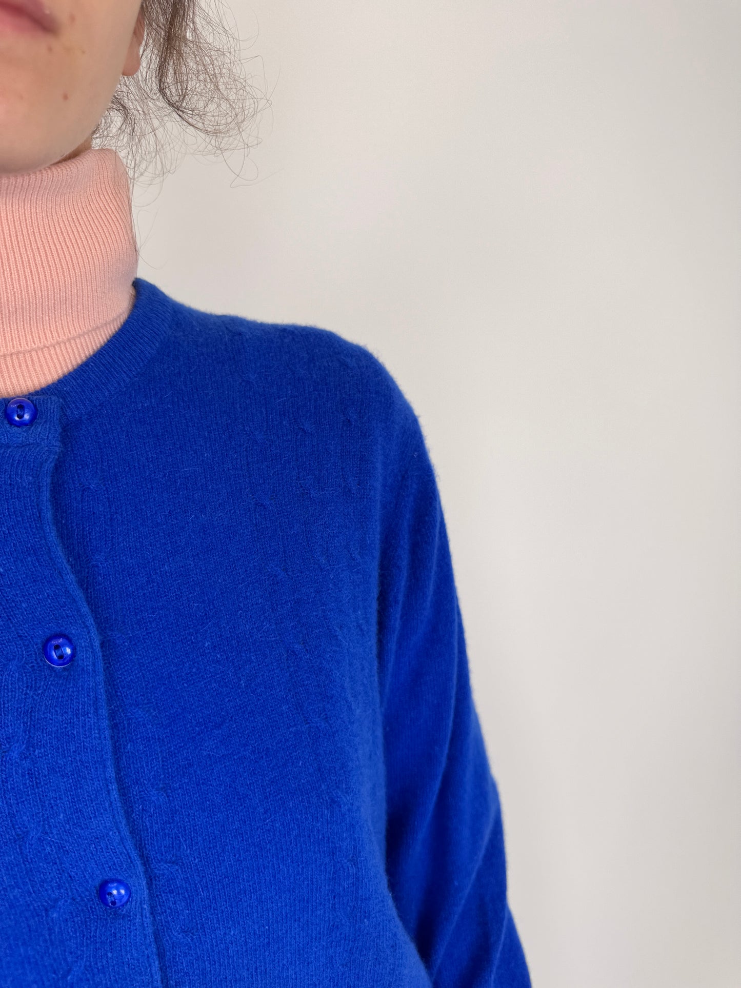 Cardigan cu torsade albastru regal din lana extafina
