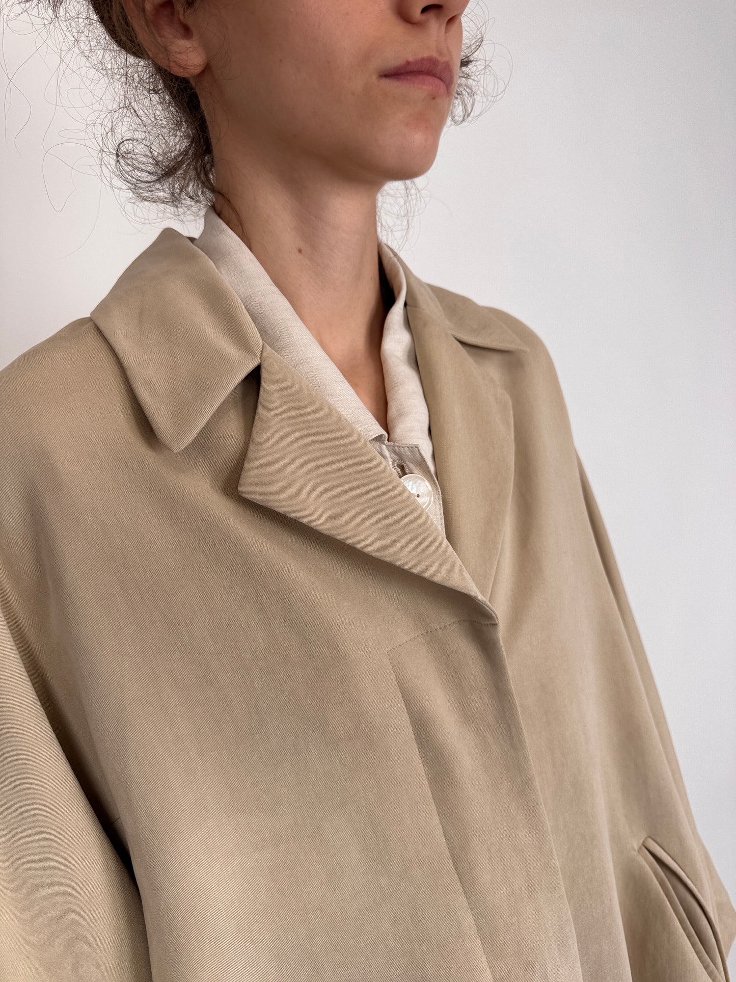 Pardesiu vintage premium beige în croi minimalist A-line