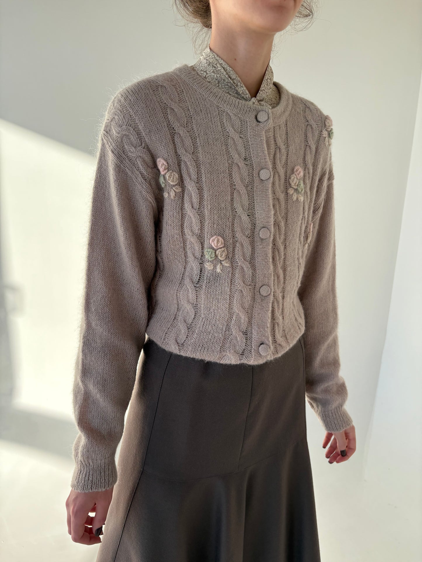 Cardigan vintage dusty pink brodat manual 3D din baby mohair