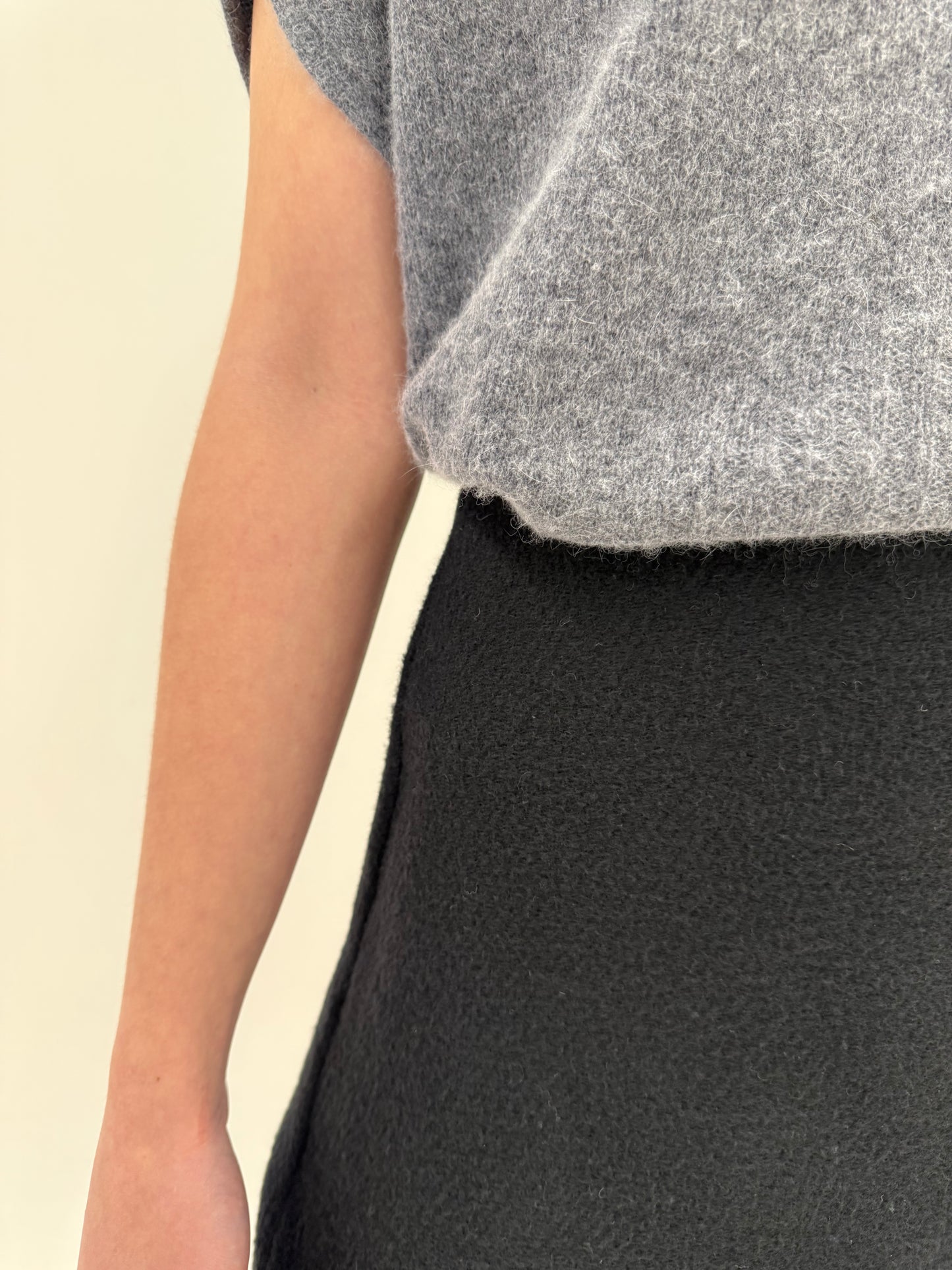 Fustă mini neagră din boiled wool gros și extrem de fin cu talie ultra înaltă