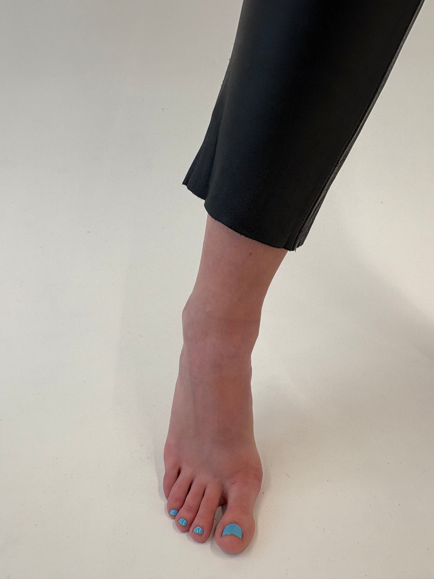 Pantaloni din piele naturală extrem de fină