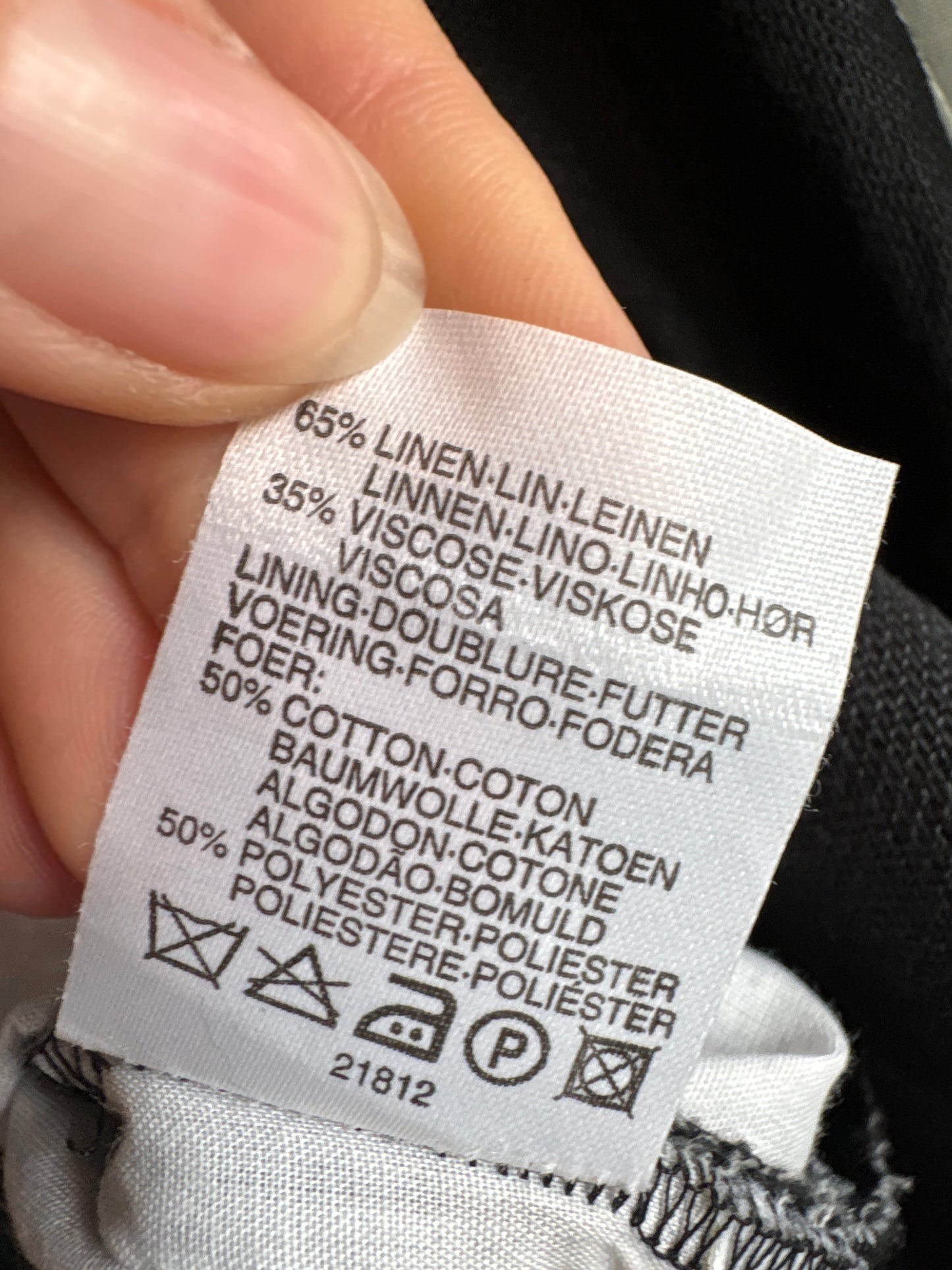 Rochie vintage neagră din pânză grea de in și vâscoza cu corsaj și mâneci ușor bufante