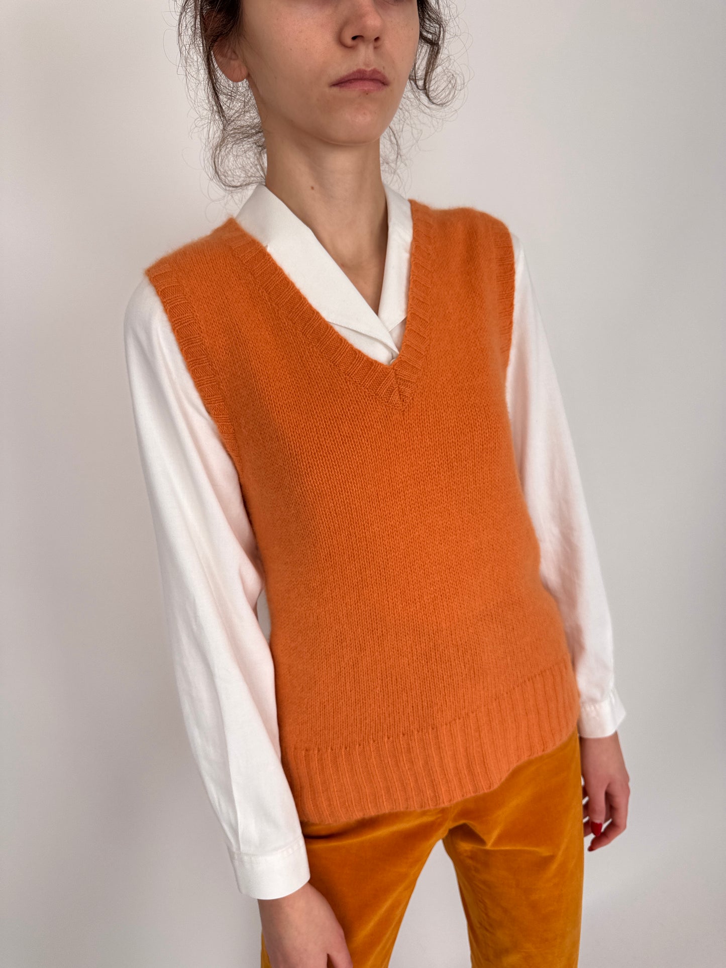 Vestă tangerine orange din lana extrafina cu Angora pufoasă