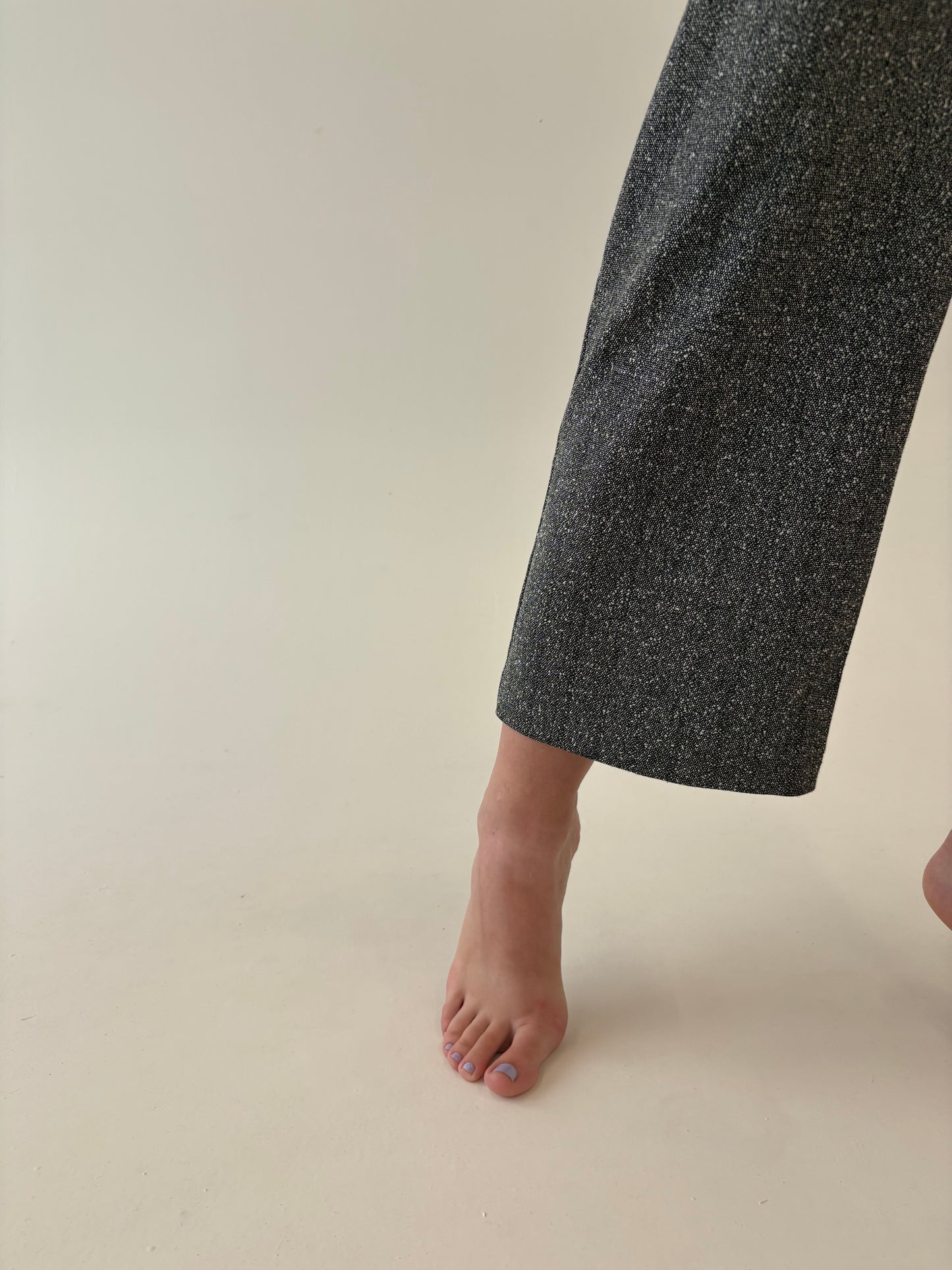 Deux piece cu vesta cambrata din boucle subțire și pantaloni drept