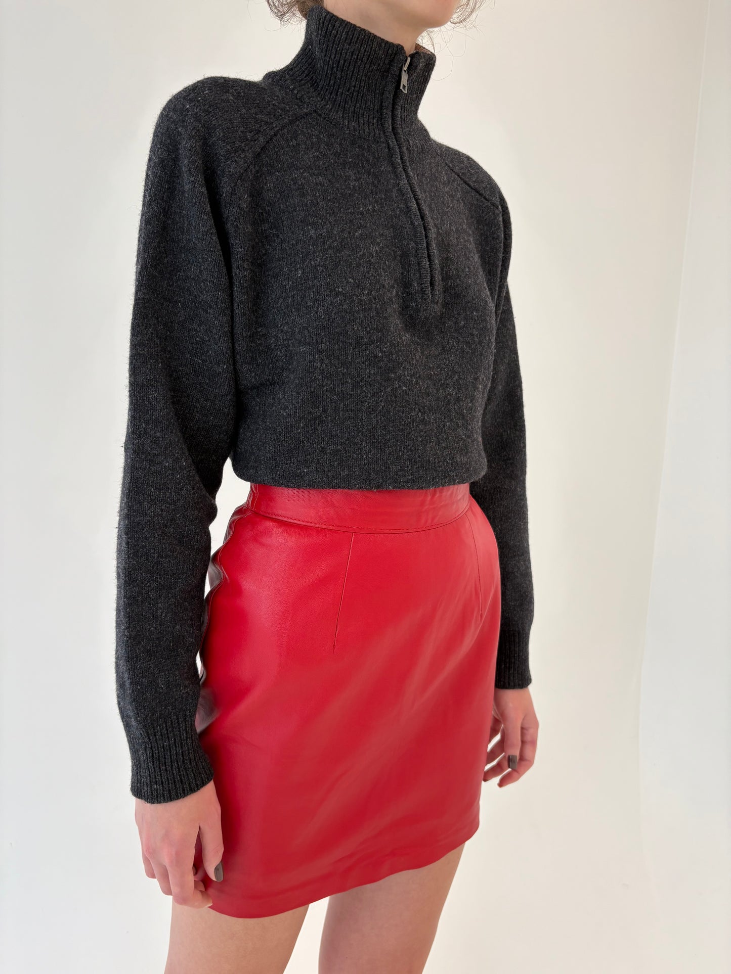 Fustă roșie din piele naturală moale cu talie ultra înaltă marcată a