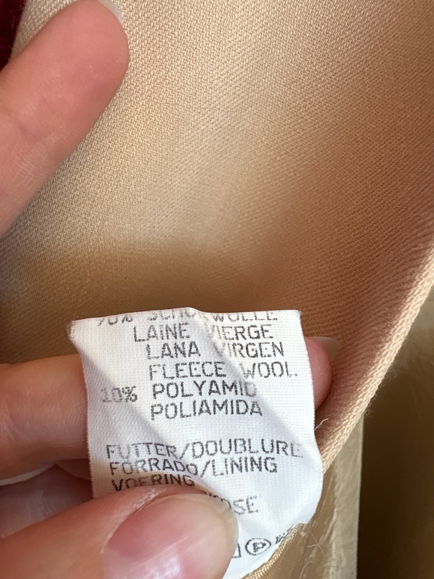 Sacou camel în croi minimalist cu închidere tip smoking din lana extrafina