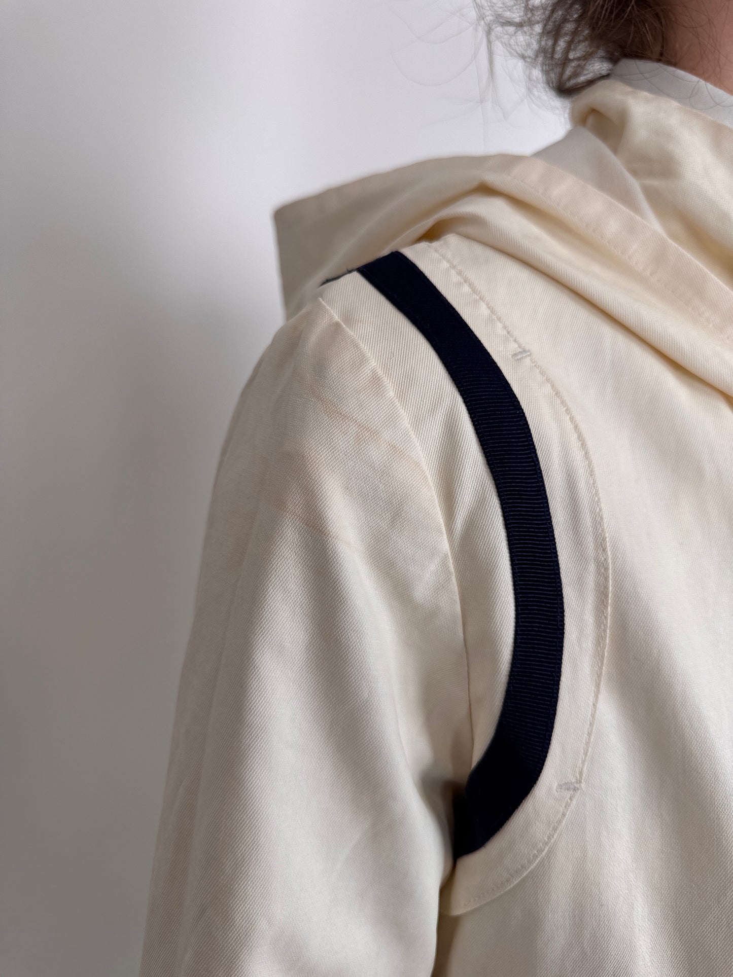 Trench premium cu influențe navy din material impermeabil