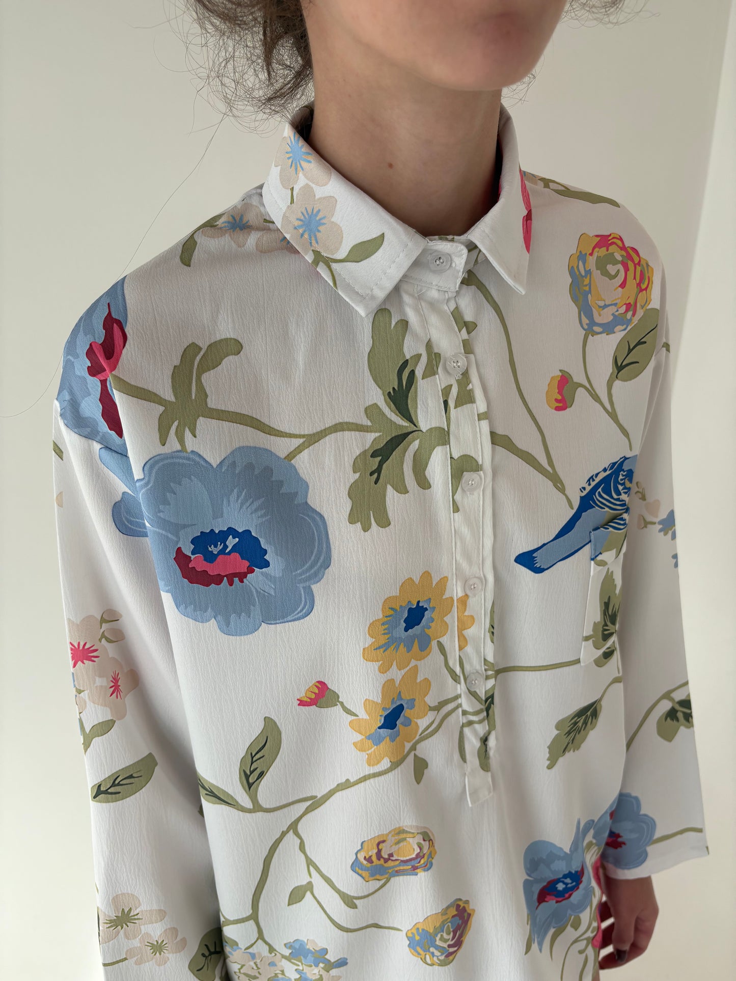 Cămașa din poplin plin cu print floral superb și mini jabou