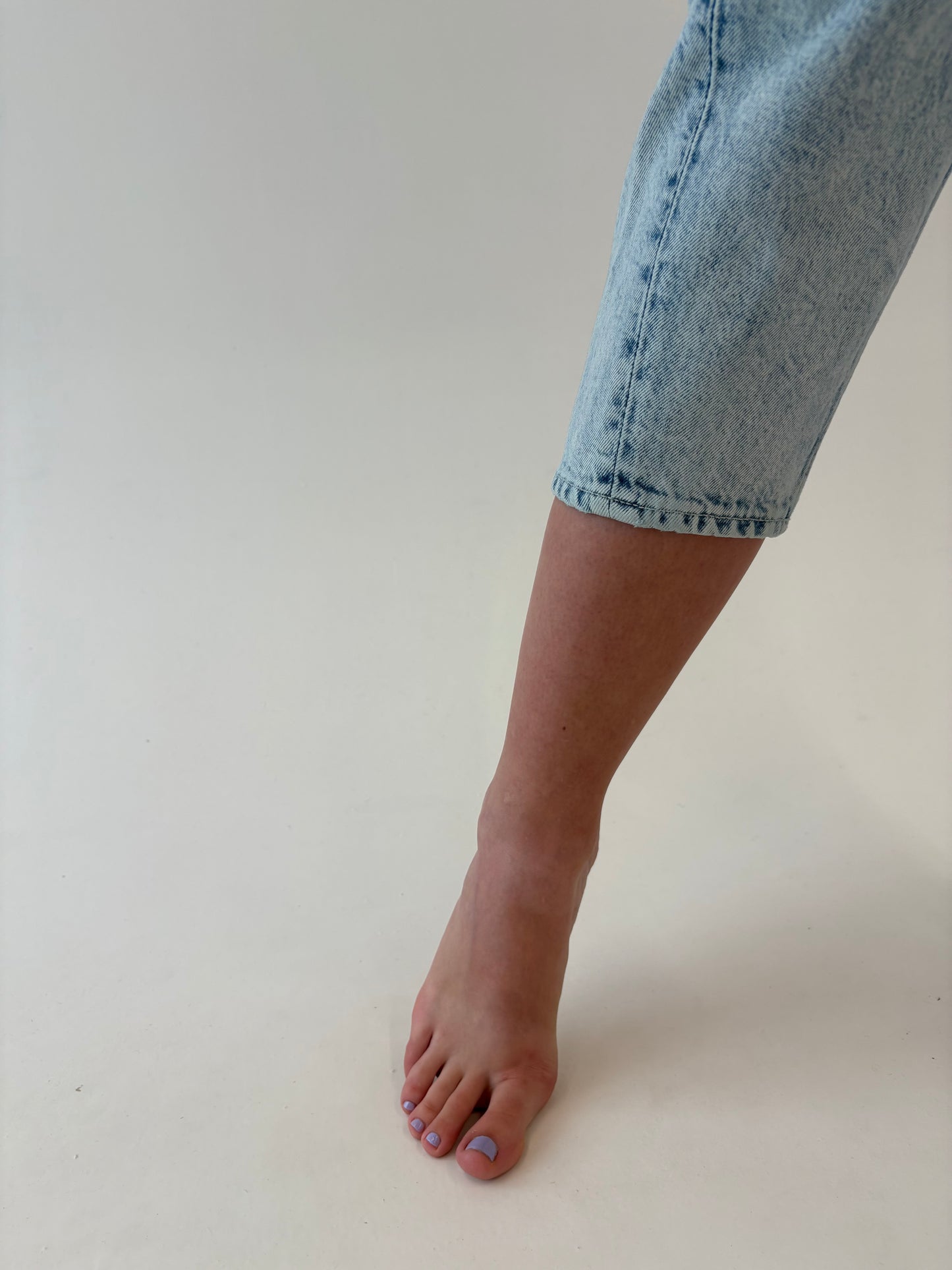 Jeans Barrel petite cu talie ultra înaltă mom fit stone wash