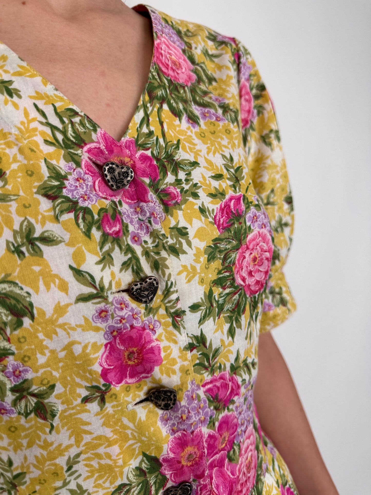 Rochie vintage cu print floral superb și talie marcată