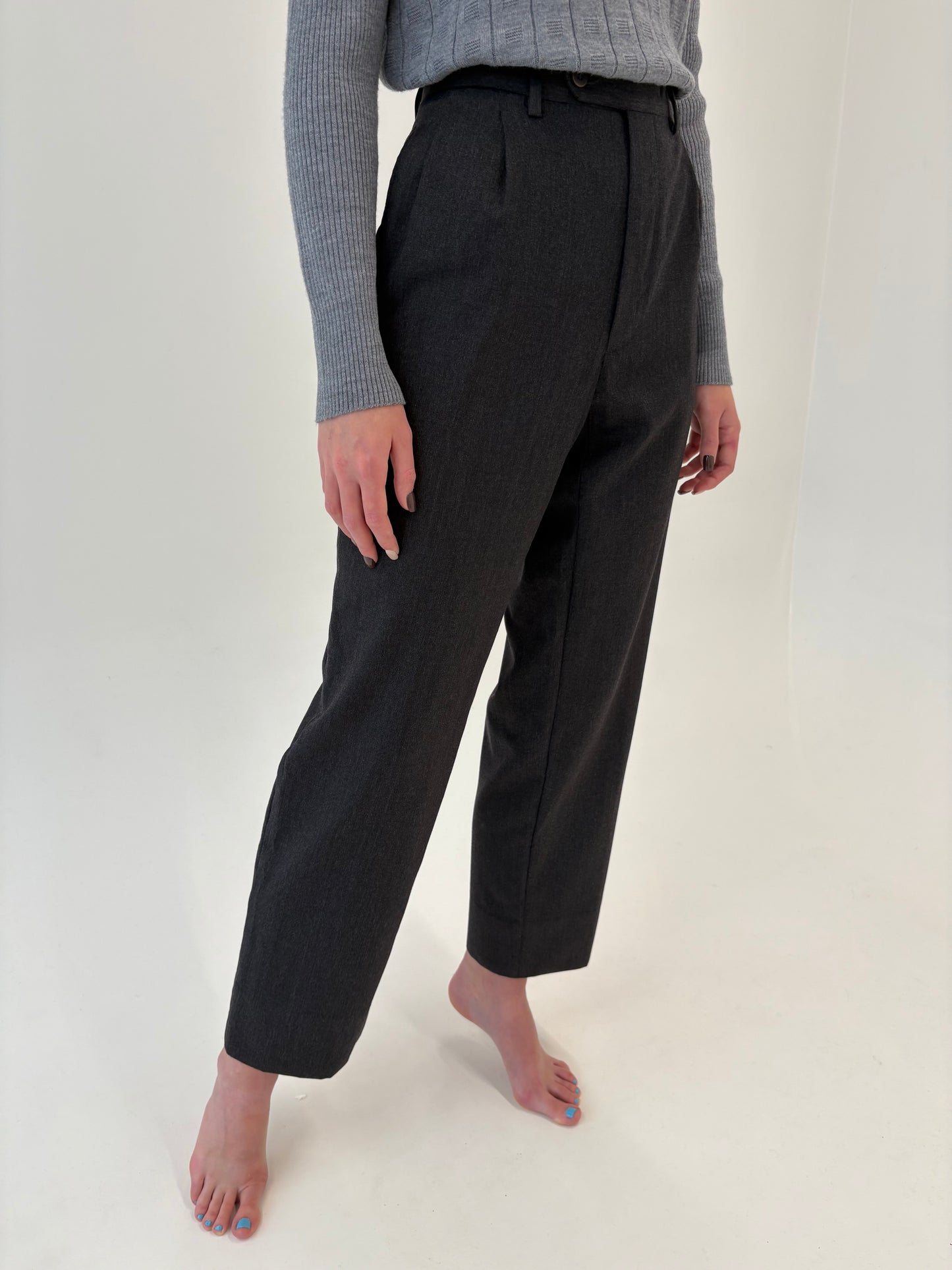 Pantaloni tall in croi actual din lana extrafina tasmaniana cu pense