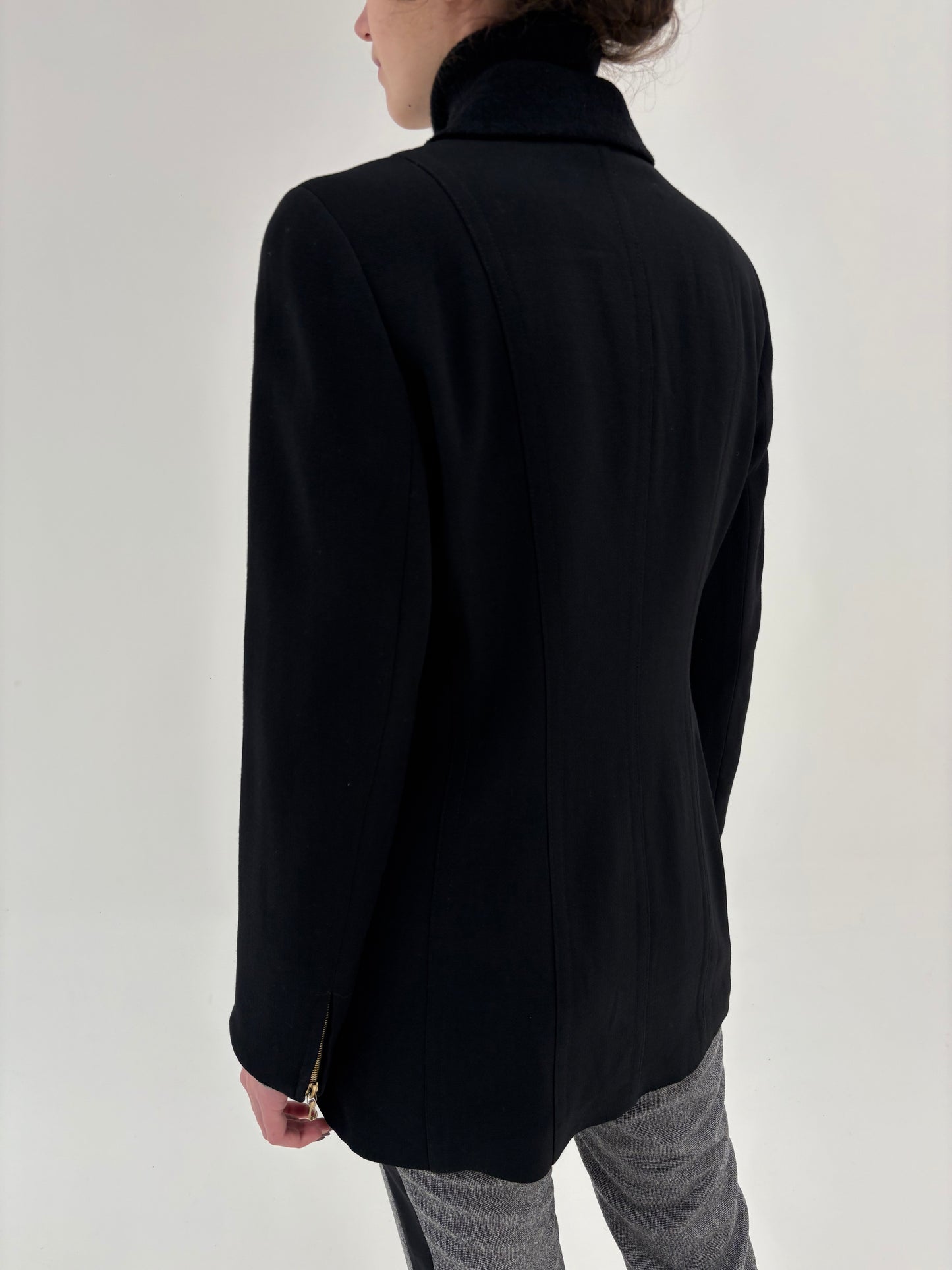 Jacheta de brand luxury vintage Louis Feraud neagră din wool creppe