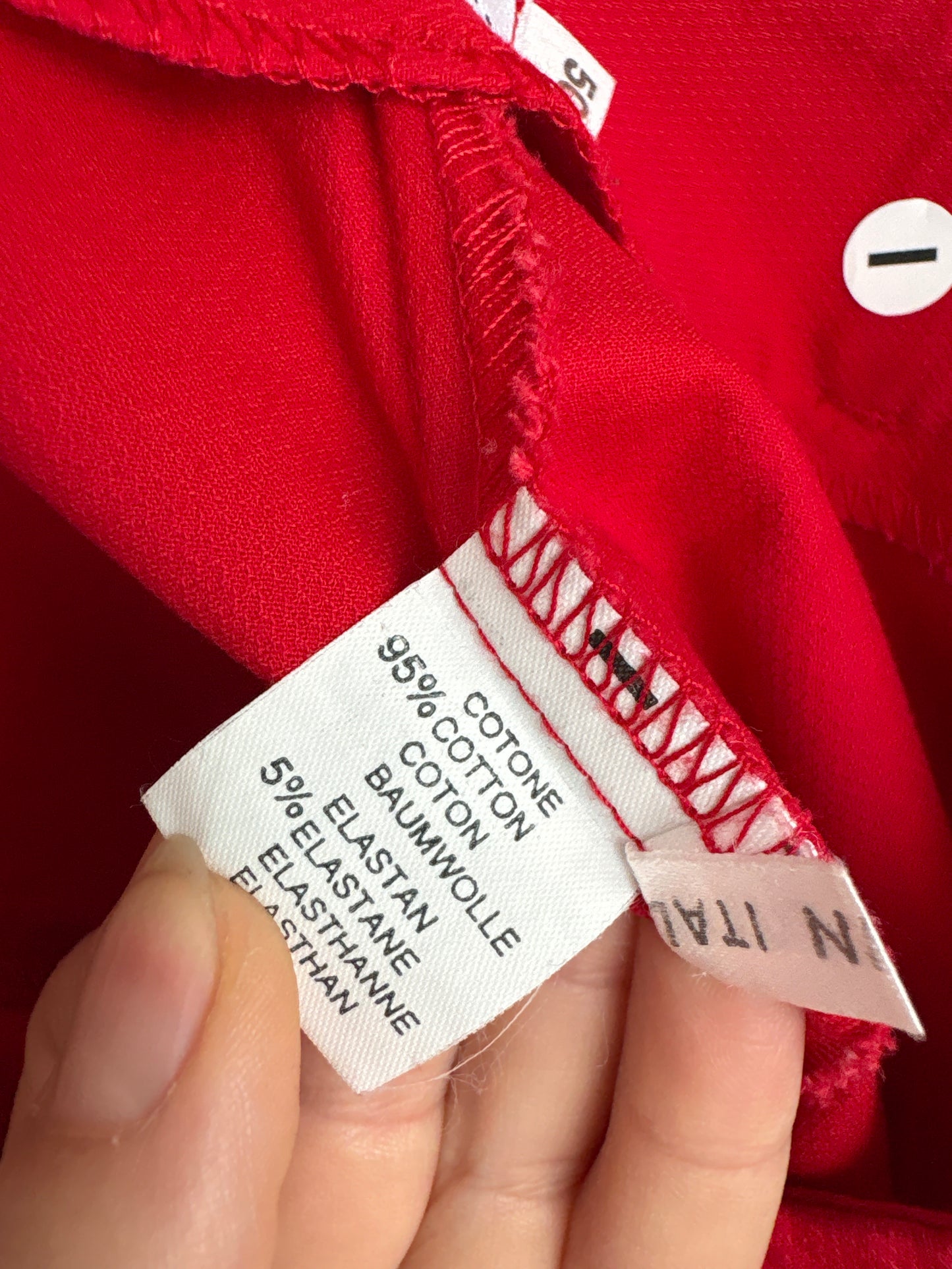 Pantaloni italienești cherry red din bumbac modelator cu detaliu chic la tiv