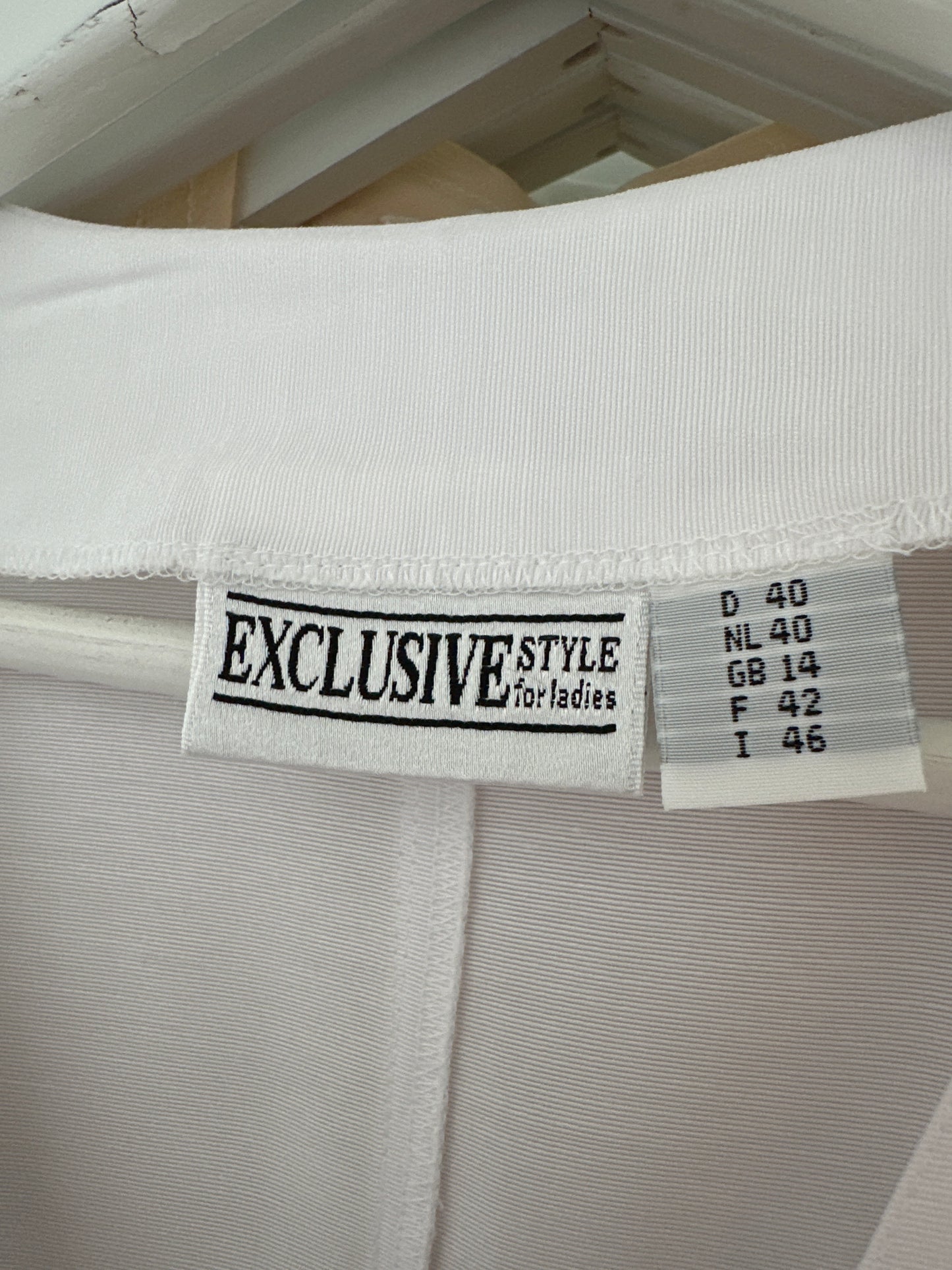 Sacou vintage cambrat cu aplicații și inserții transparente