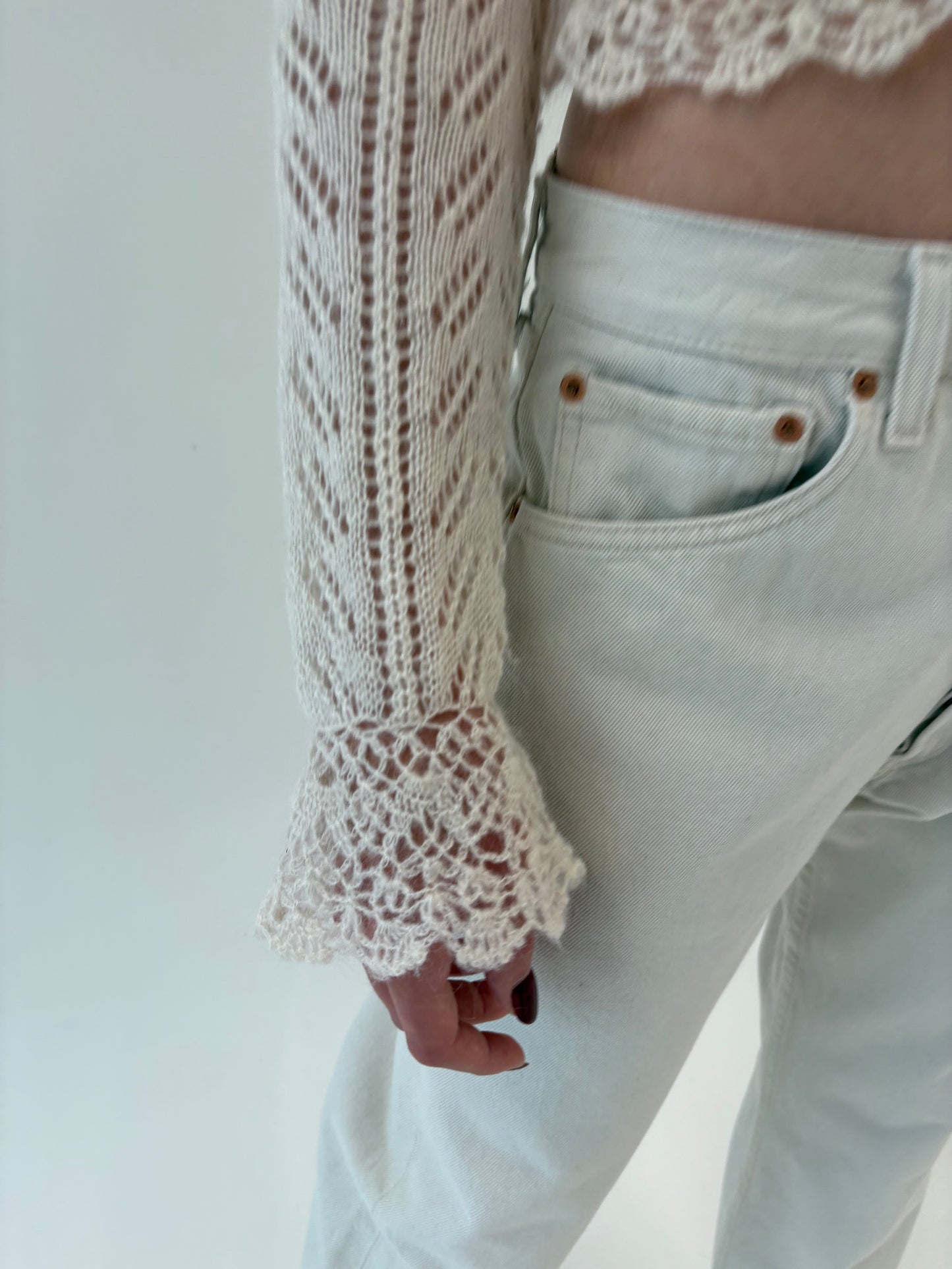Cardigan ușor cambrat super dantelat butter white din lana extrafina