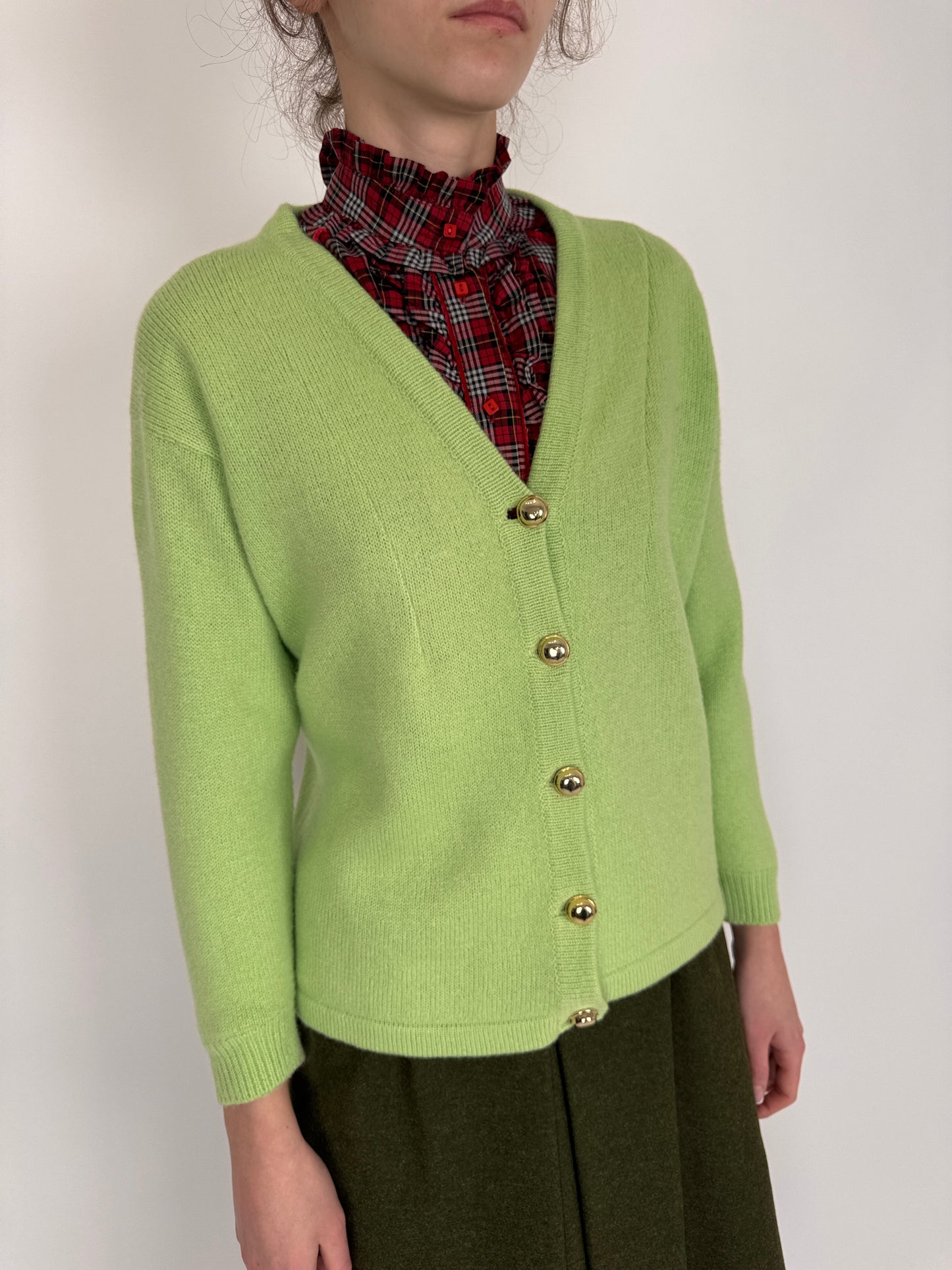 Cardigan vintage verde crud din lana plină extrafina cu nasturi aurii