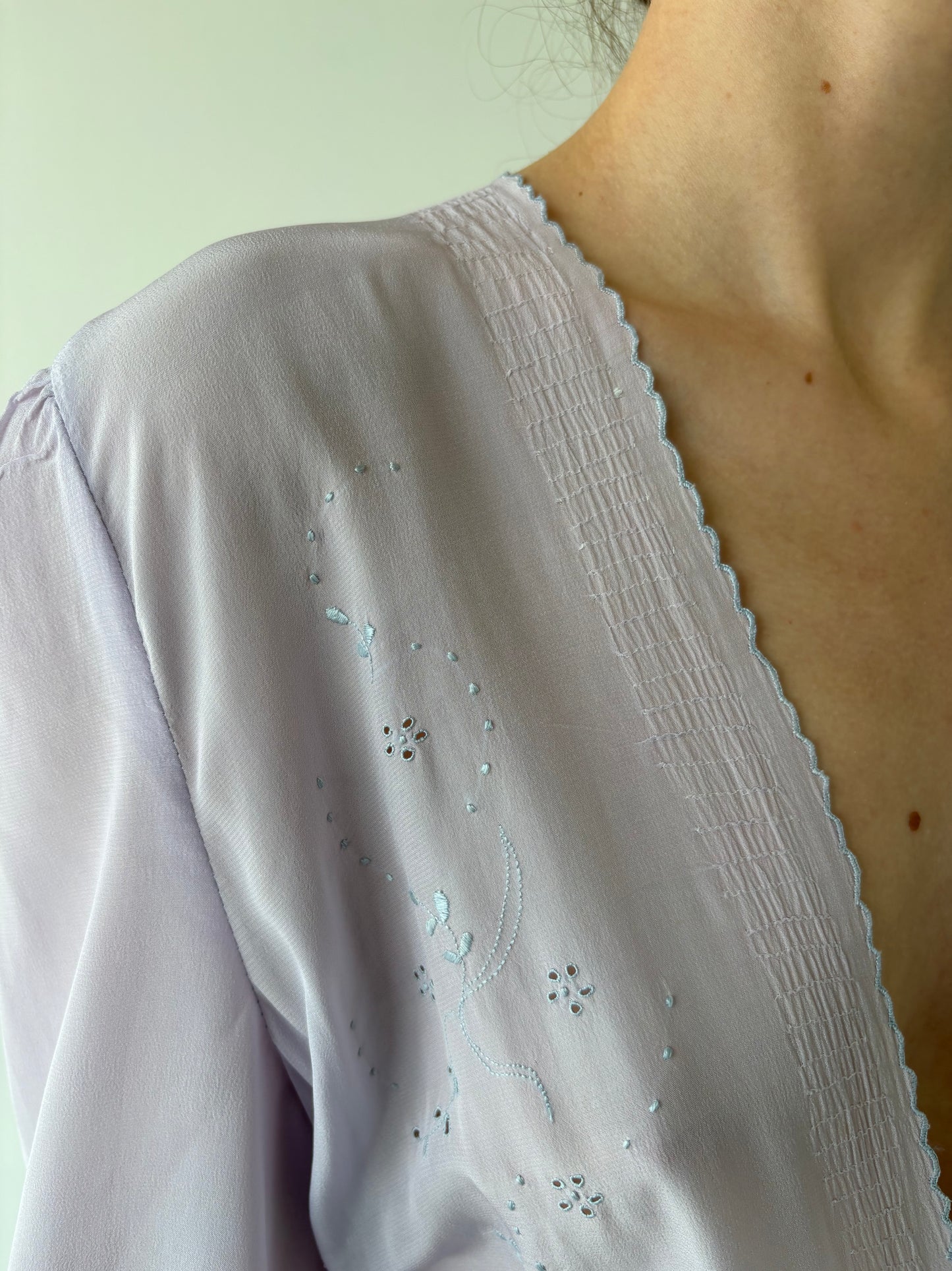 Rochie vintage lavandă sublimă din mătase naturală brodată manual