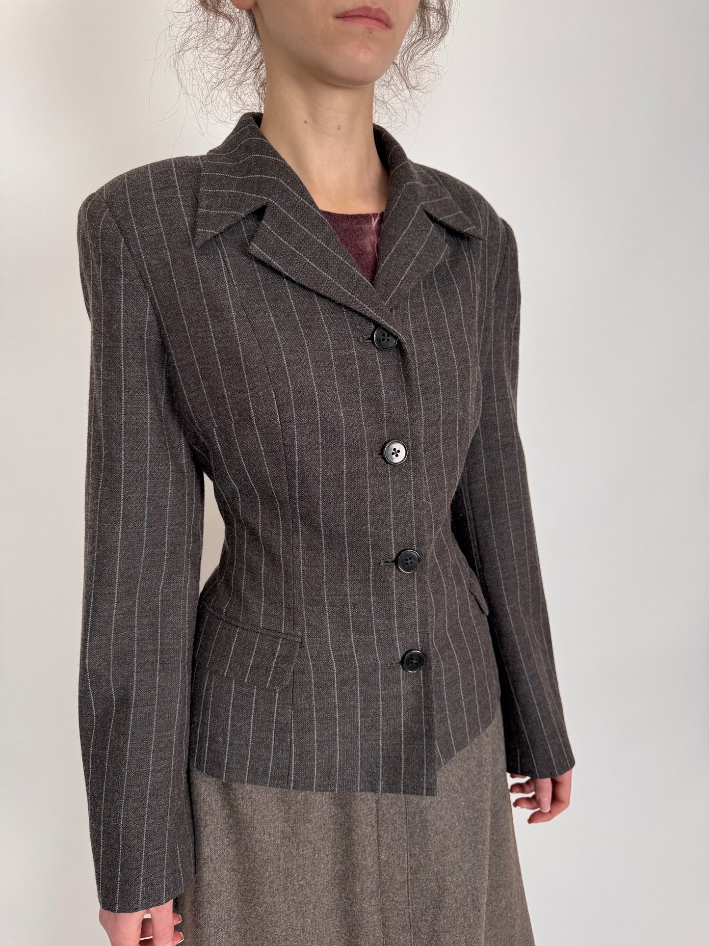 Sacou tall cambrat wenge brown cu dungi fine verticale baby blue