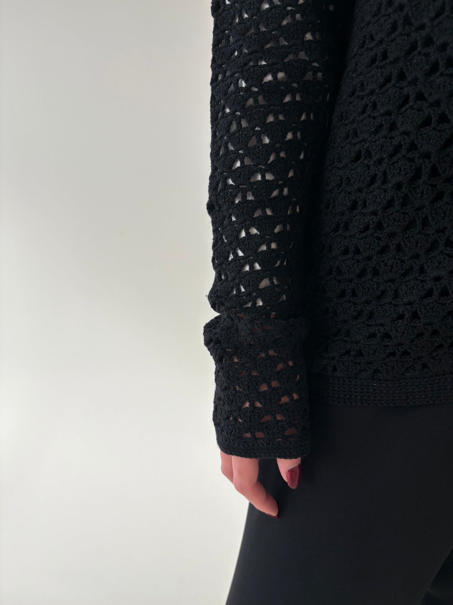 Cardigan negru dantelat lucrat manual din lana extrafina