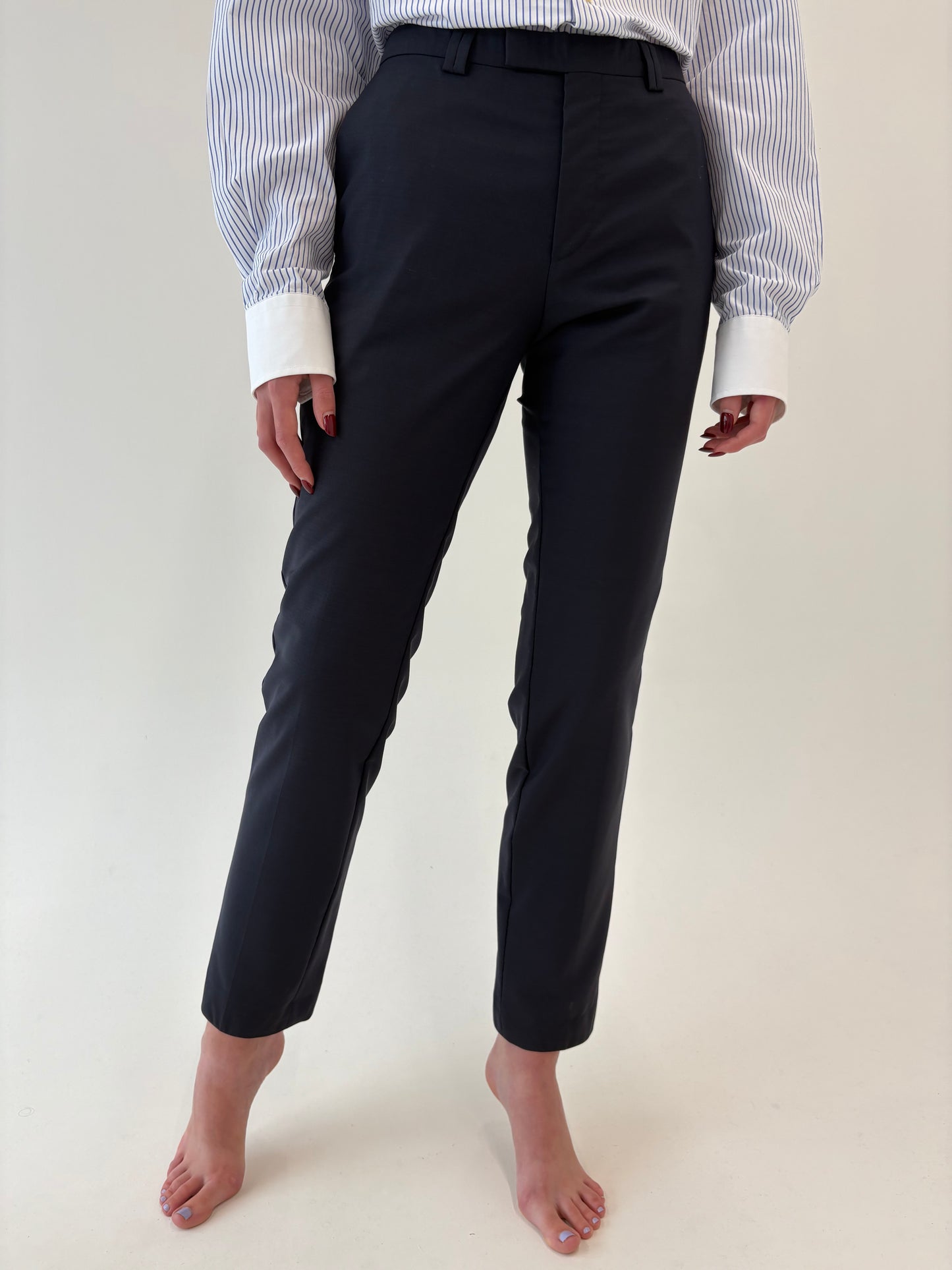 Costum Hugo Boss Navy din lana extrafina ușor lucioasă de la zi la seară